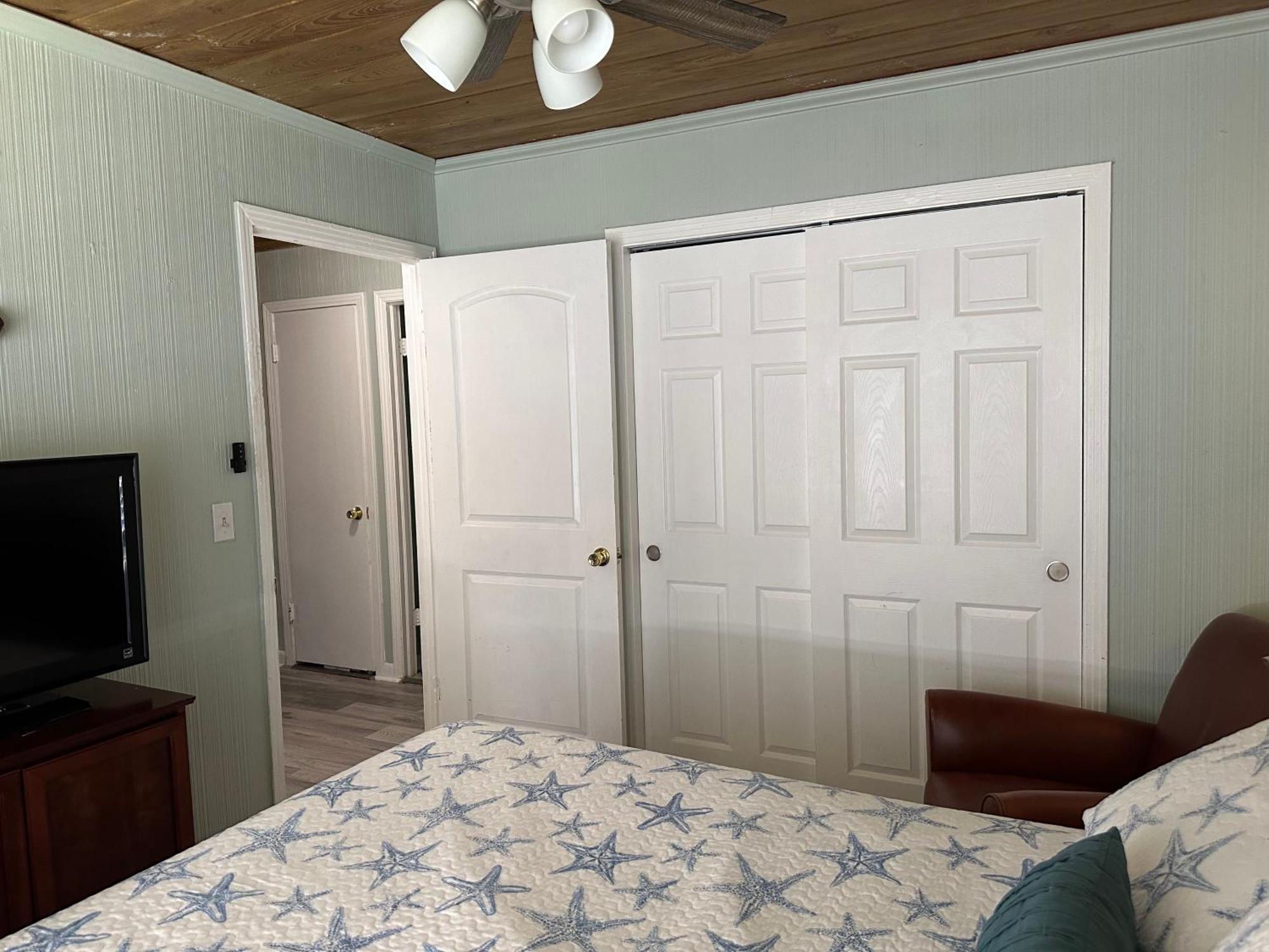 Option1 3 Bedroom House Only Option2 Studio Cottage Only Option3 House Plus Cottage Fenced Backyard Private Patio Areas Grill Firepit Plenty Parking! Quick Access 10 Min To Beach Airport Delray West Palm