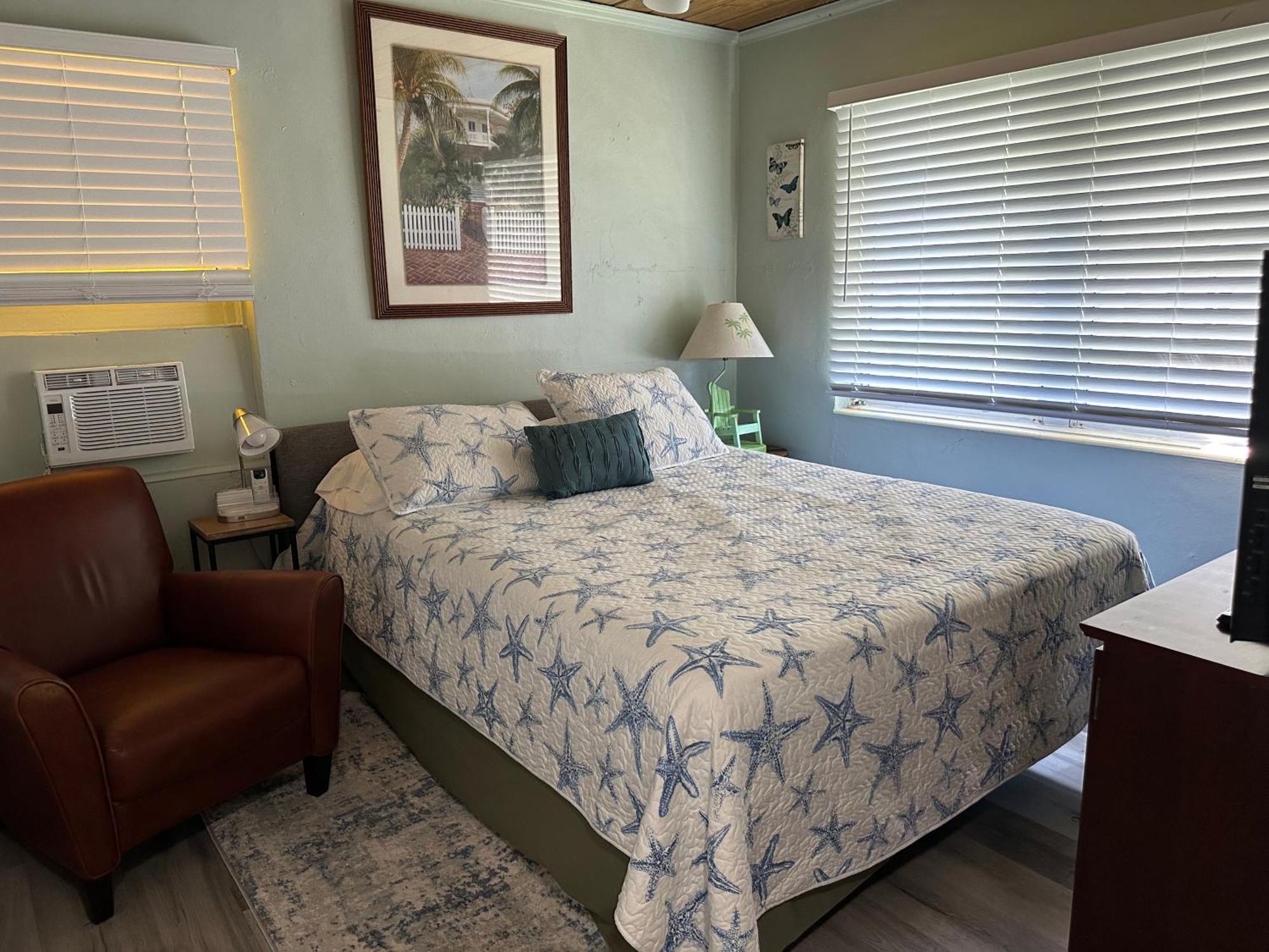 Option1 3 Bedroom House Only Option2 Studio Cottage Only Option3 House Plus Cottage Fenced Backyard Private Patio Areas Grill Firepit Plenty Parking! Quick Access 10 Min To Beach Airport Delray West Palm * Lake Worth Beach