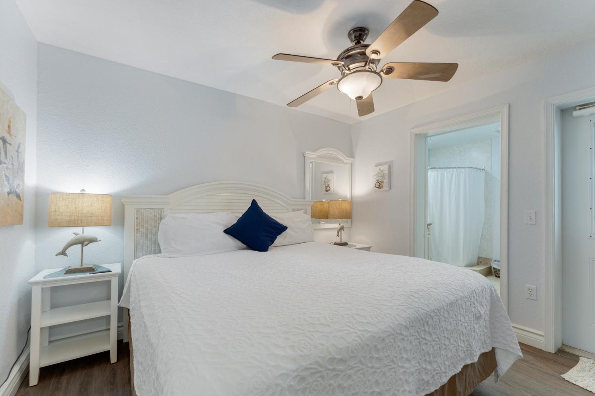 An Island Getaway At Palm Tree * Holmes Beach