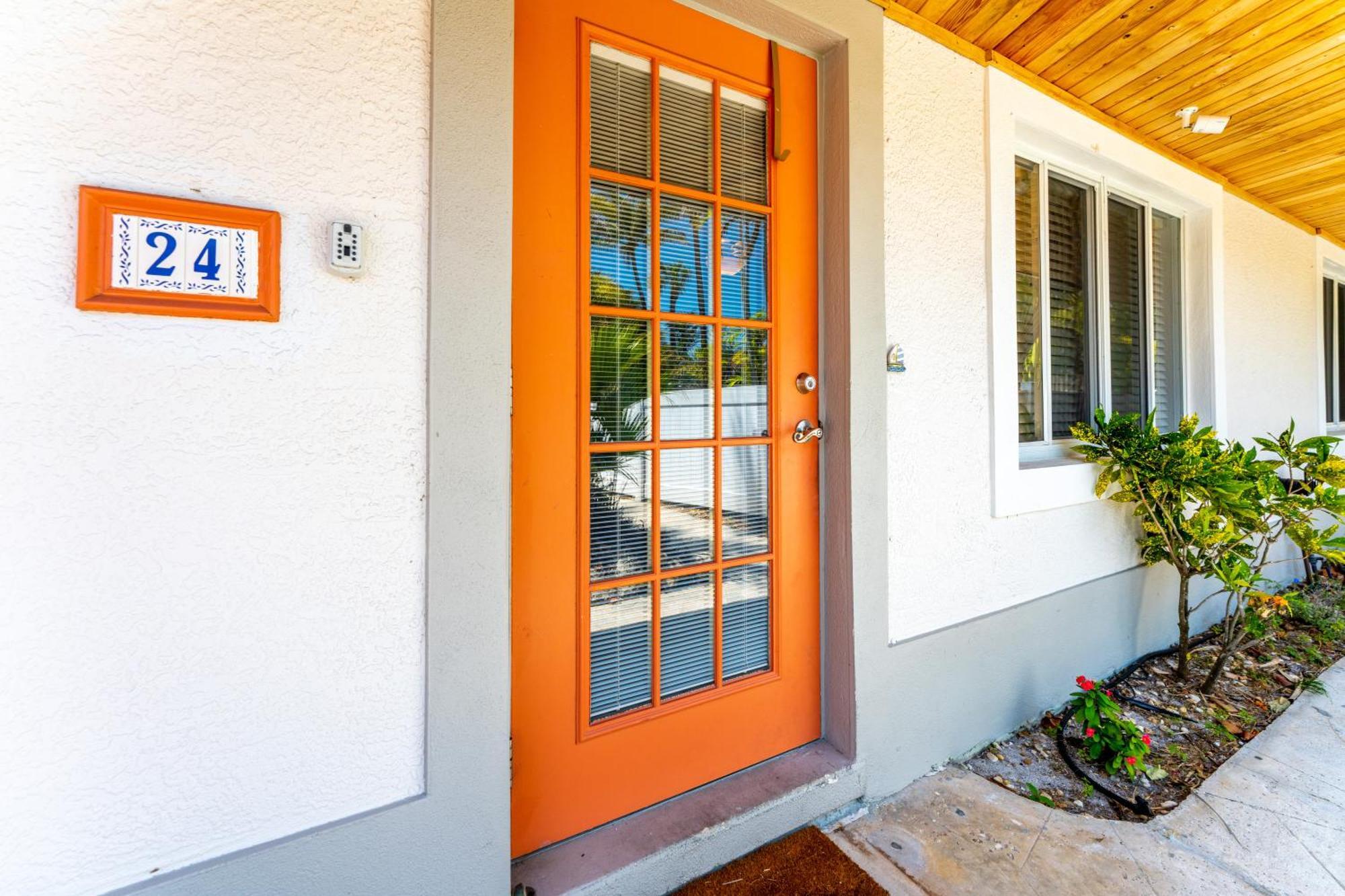 An Island Getaway At Palm Tree Villa