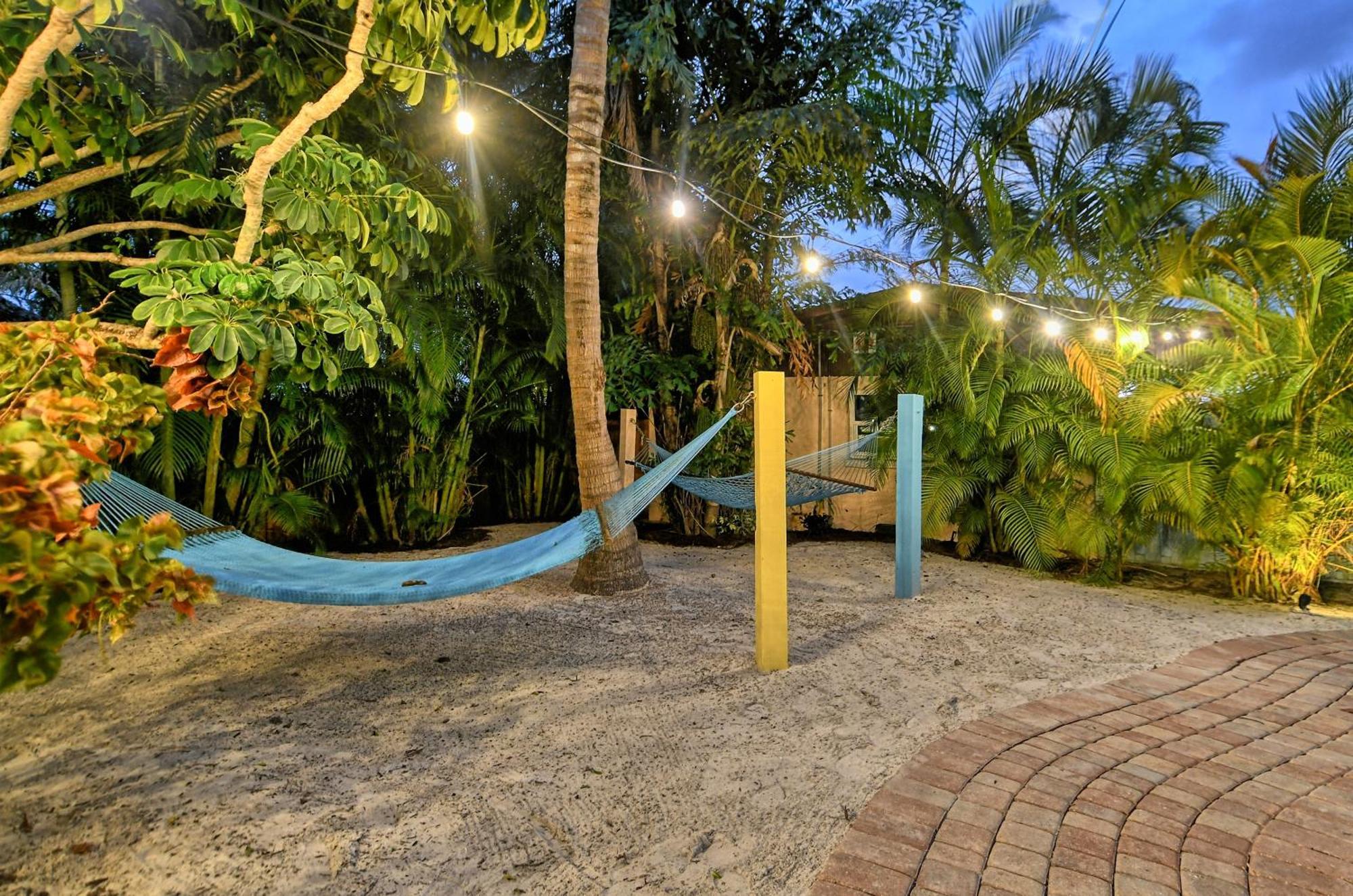 Siesta Key Palms Hotel