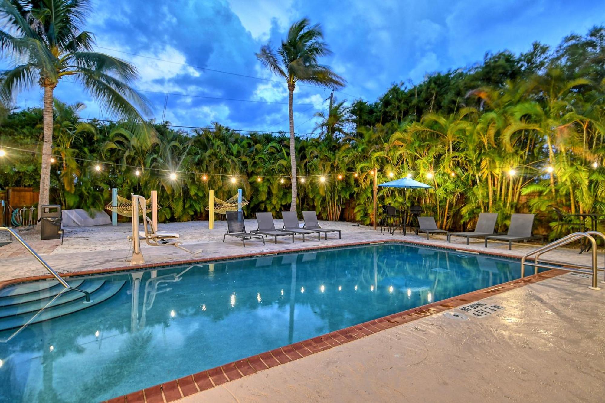 Siesta Key Palms Hotel