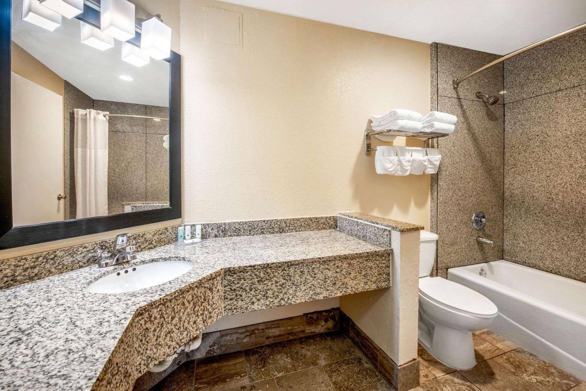Quality & Jacksonville-baymeadows Hotel