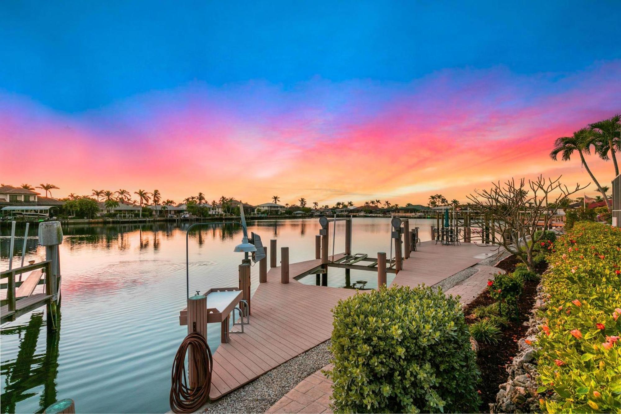 New 2024 Renovation! Gorgeous Island Oasis With Sw Exposure On Holiday home Marco Island