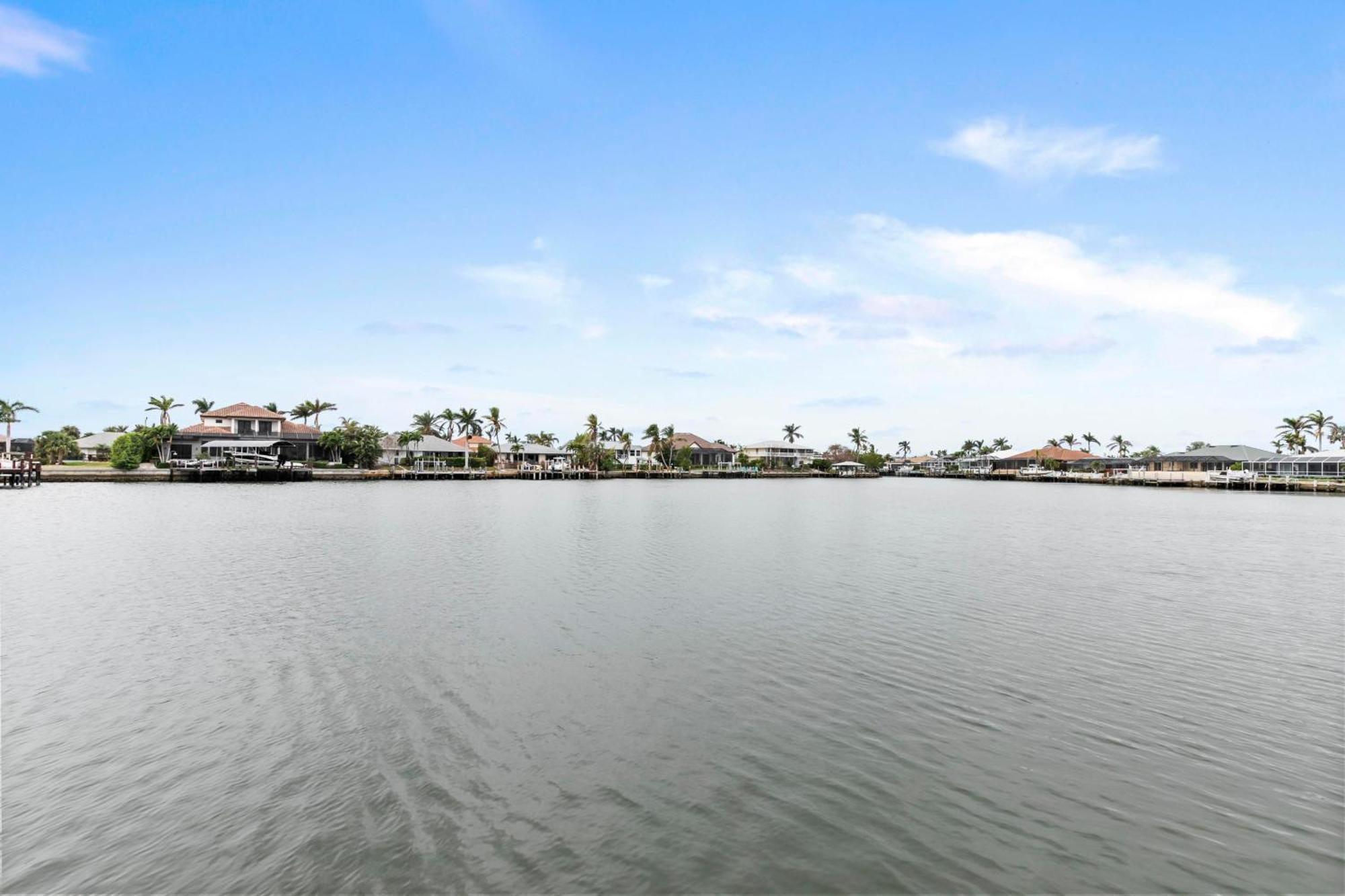 New 2024 Renovation! Gorgeous Island Oasis With Sw Exposure On Holiday home