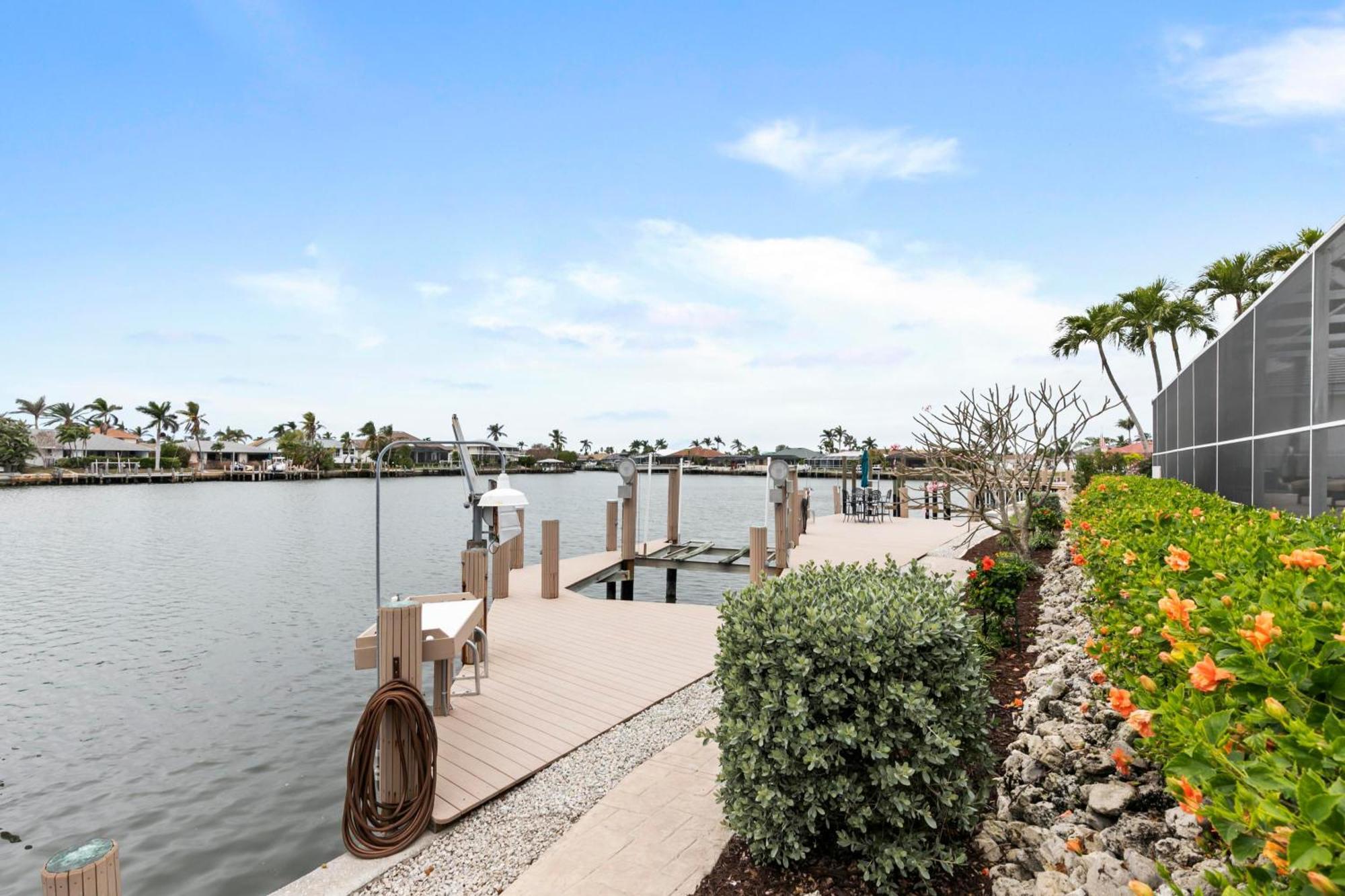 New 2024 Renovation! Gorgeous Island Oasis With Sw Exposure On Marco Island