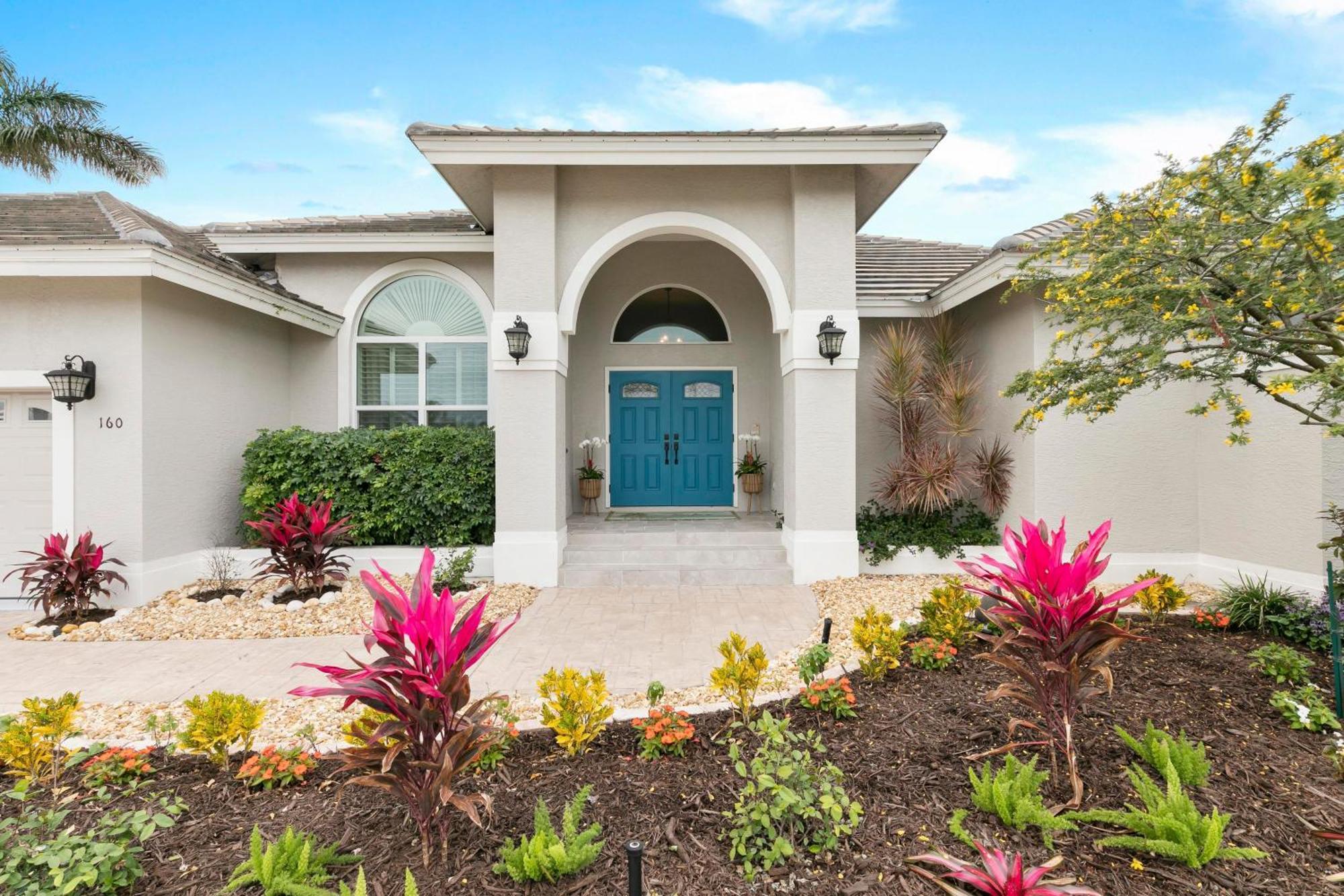 New 2024 Renovation! Gorgeous Island Oasis With Sw Exposure On Holiday home