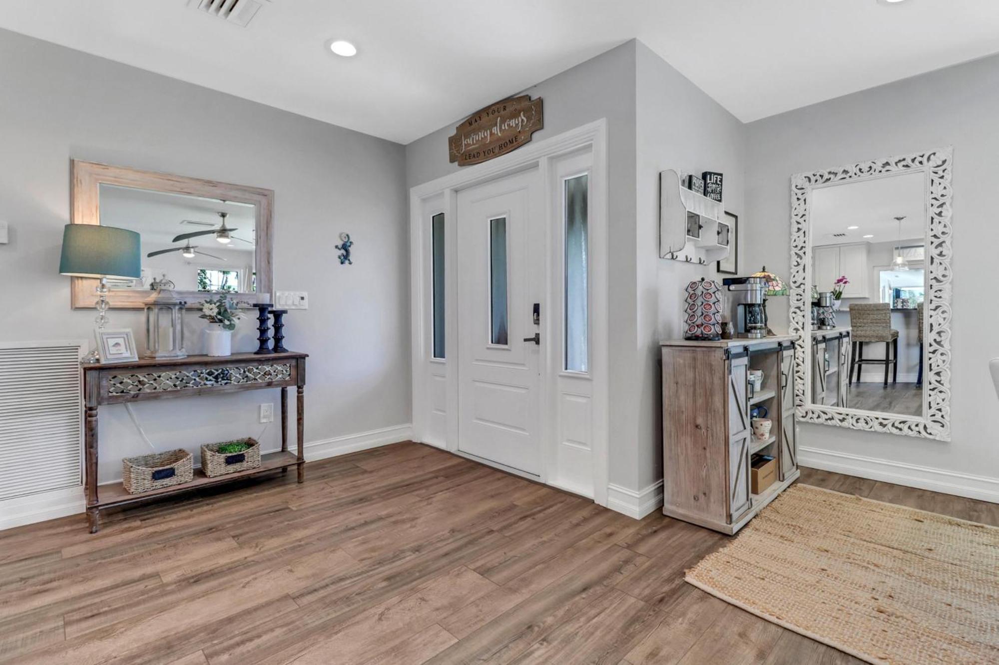 Inviting Lakeview L Pool L Close To Beaches Marco Island