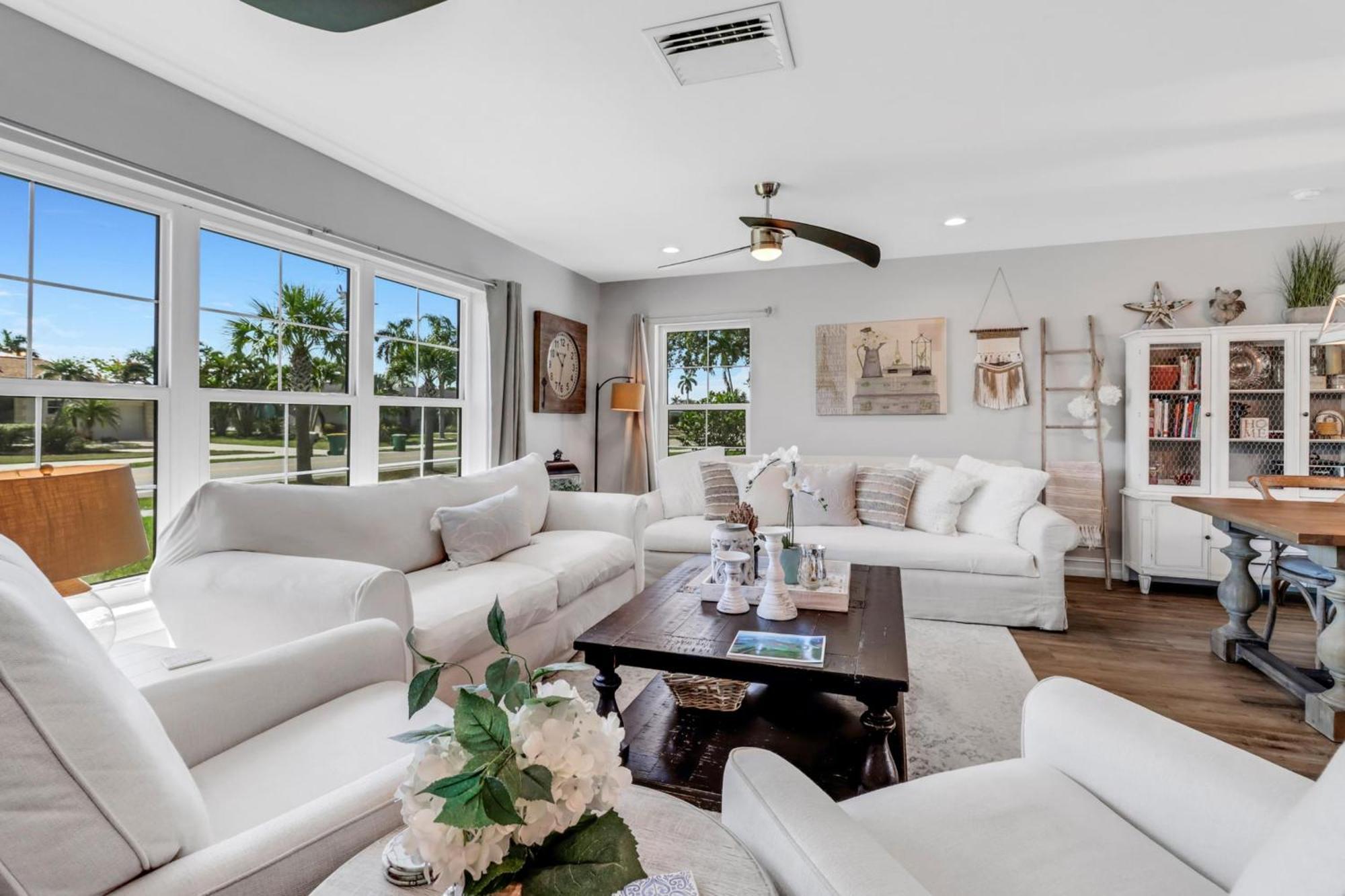 Inviting Lakeview L Pool L Close To Beaches Holiday home *