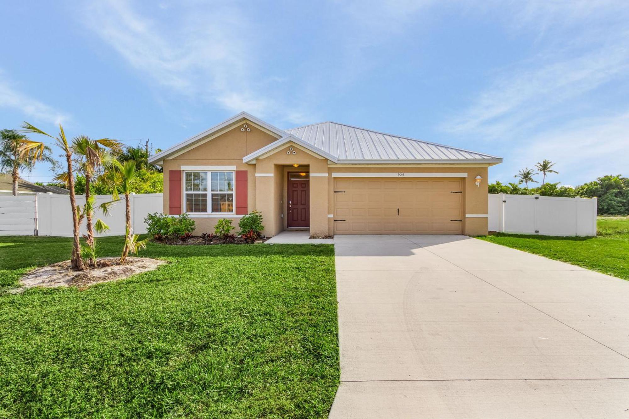 Private And Heated Pool And Spa! - Manatees Paradise - Roelens Vacations *