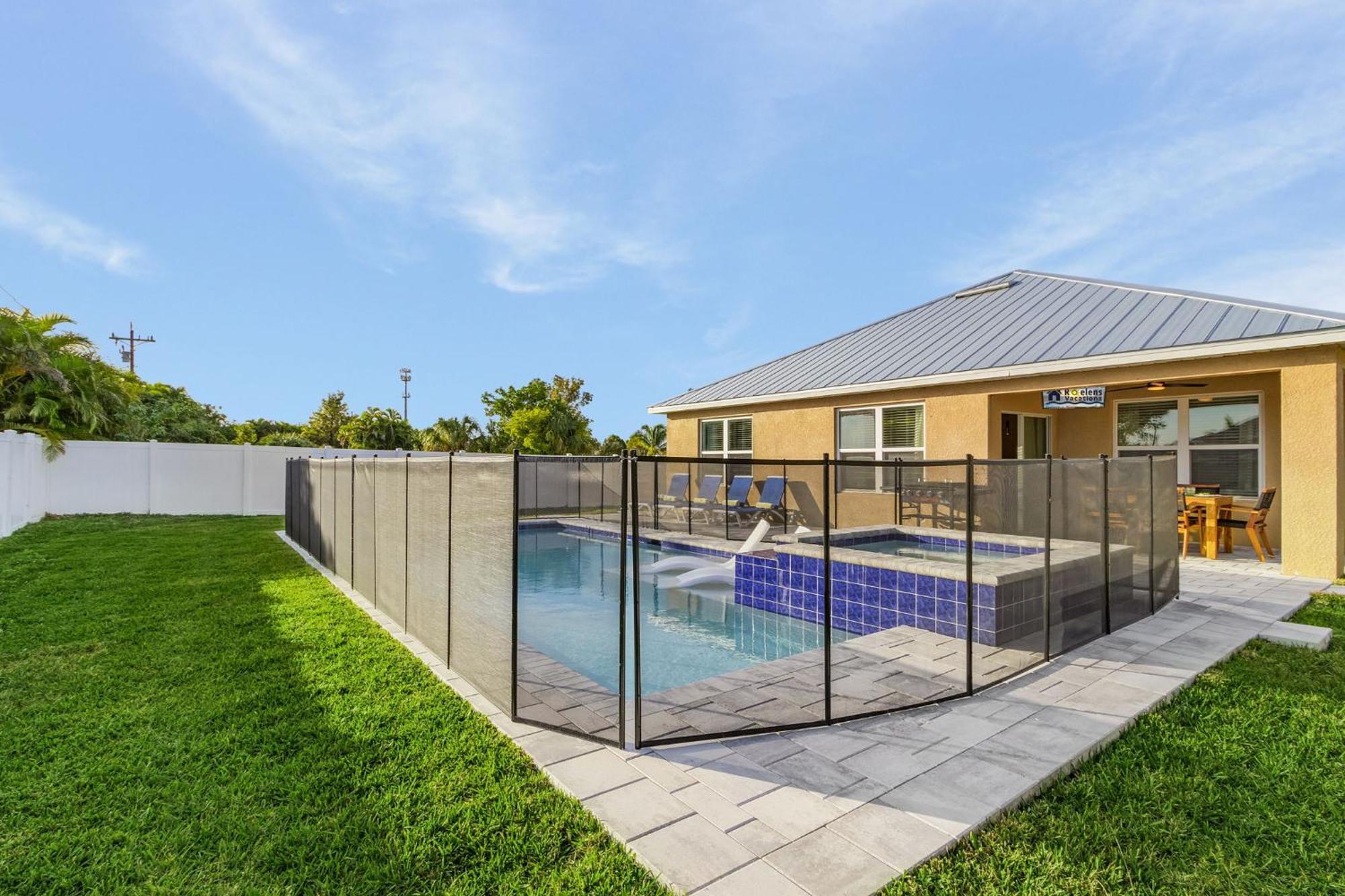 Private And Heated Pool And Spa! - Manatees Paradise - Roelens Vacations Holiday home Cape Coral