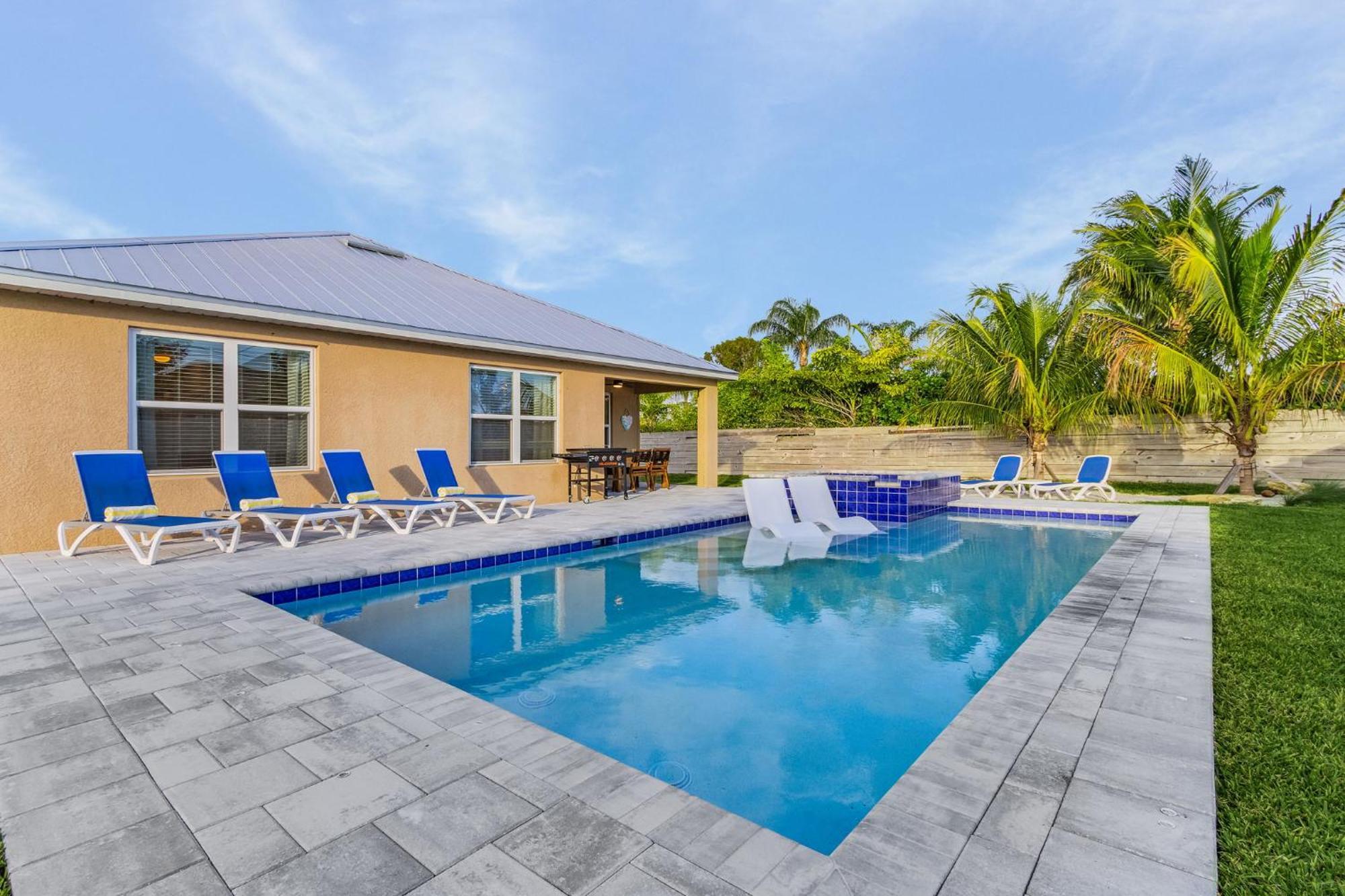 Holiday home Private And Heated Pool And Spa! - Manatees Paradise - Roelens Vacations *