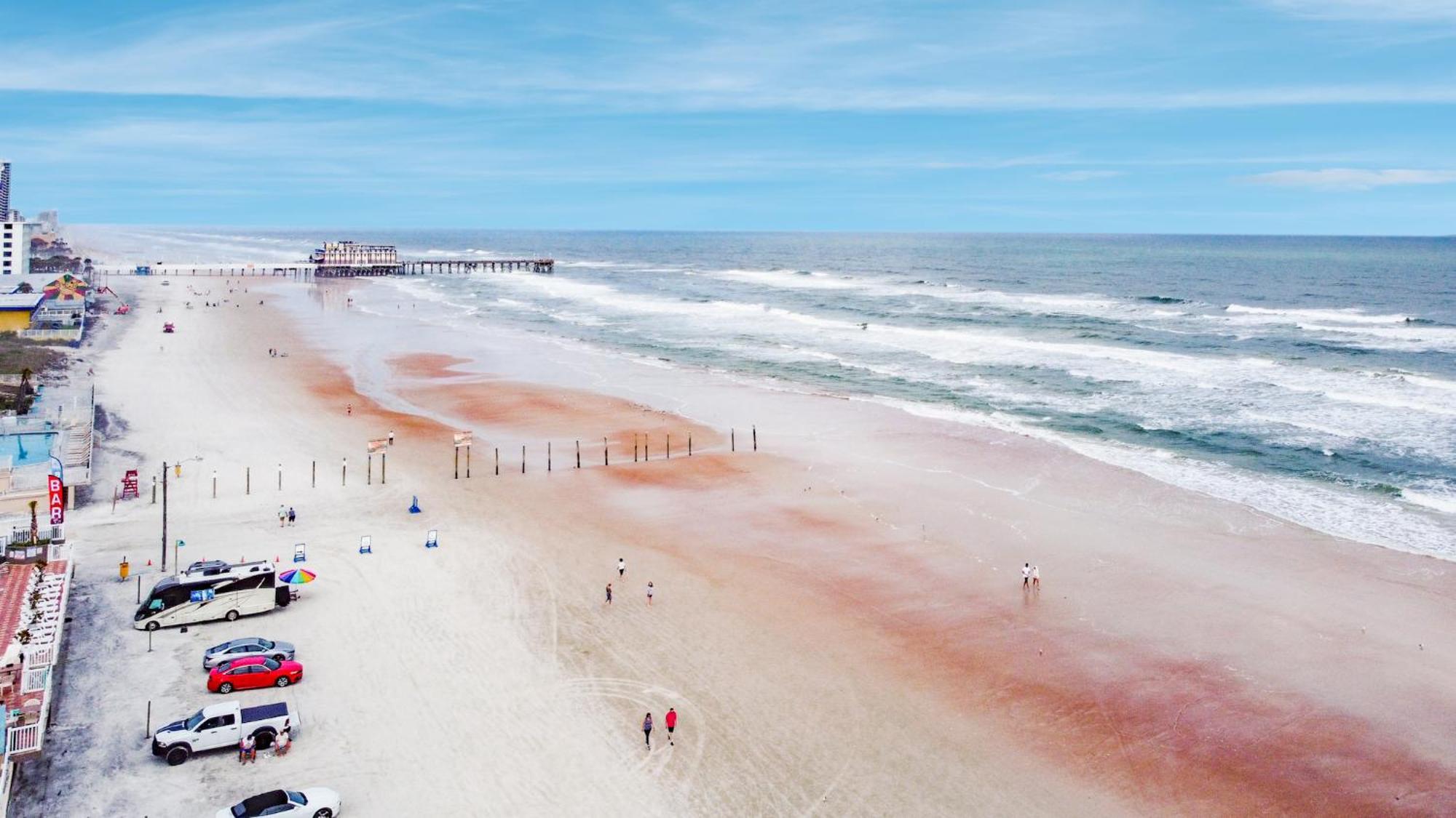 Aparthotel Open For 2025 Bikeweek - Luxury Beachfront - Private Balcony With Ocean View - Heated Pool - Hot Tub - Tiki Bar - Sauna Daytona Beach