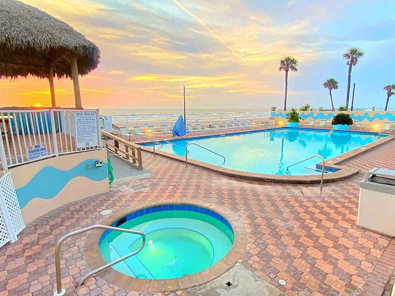 Open For 2025 Bikeweek - Luxury Beachfront - Private Balcony With Ocean View - Heated Pool - Hot Tub - Tiki Bar - Sauna * Daytona Beach