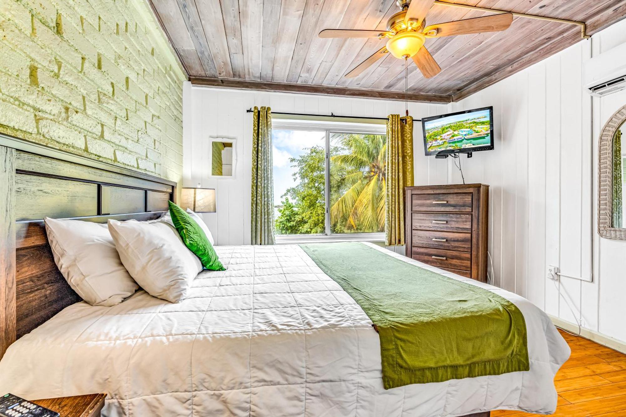 Captain Pip's Marina & Hideaway Resort 3*