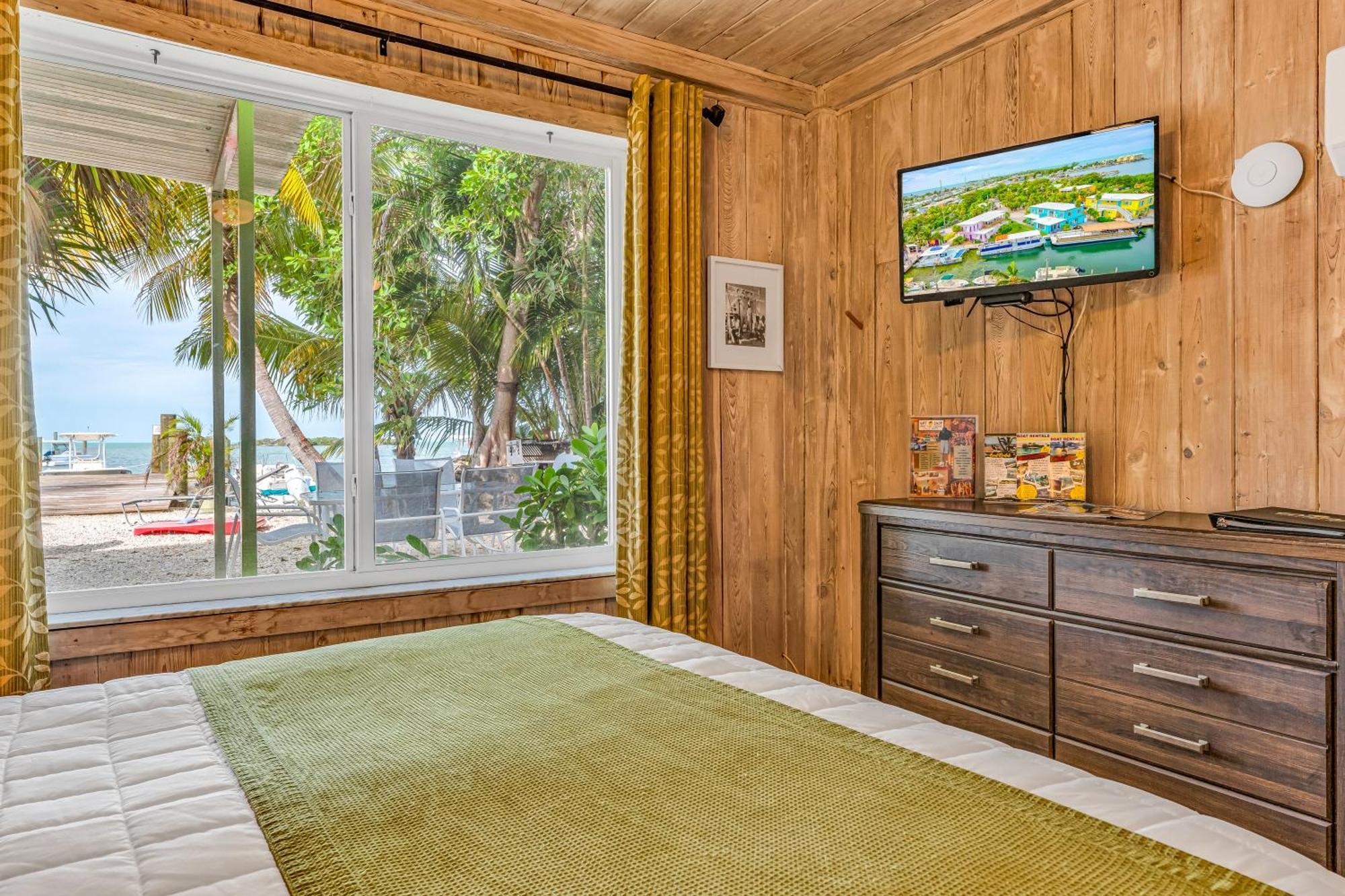 Captain Pip's Marina & Hideaway Resort