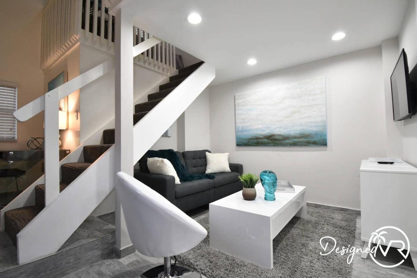 Apartment Trendy Loft Unit # 4 *