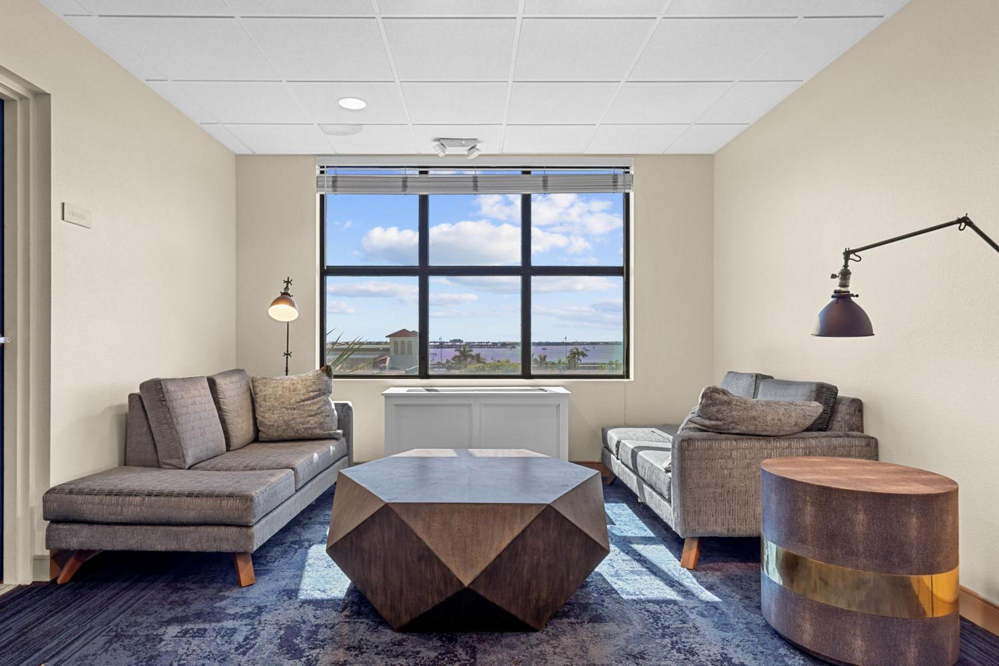 Four Points By Sheraton Harborside Hotel 4*