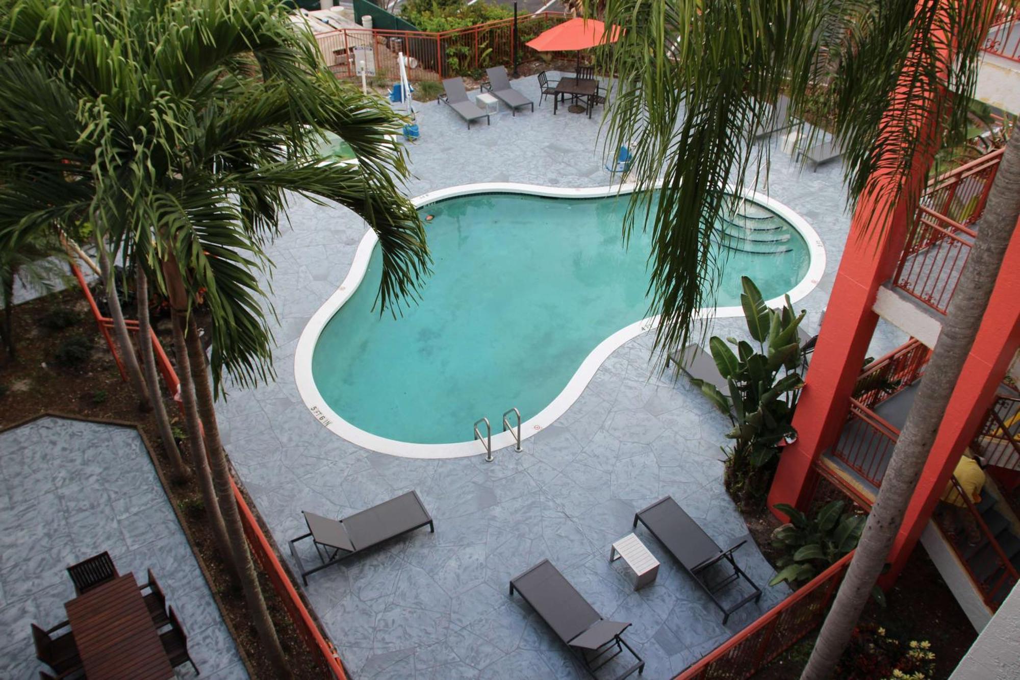 Boca Deerfield Beach; Surestay Collection By Bw 3*