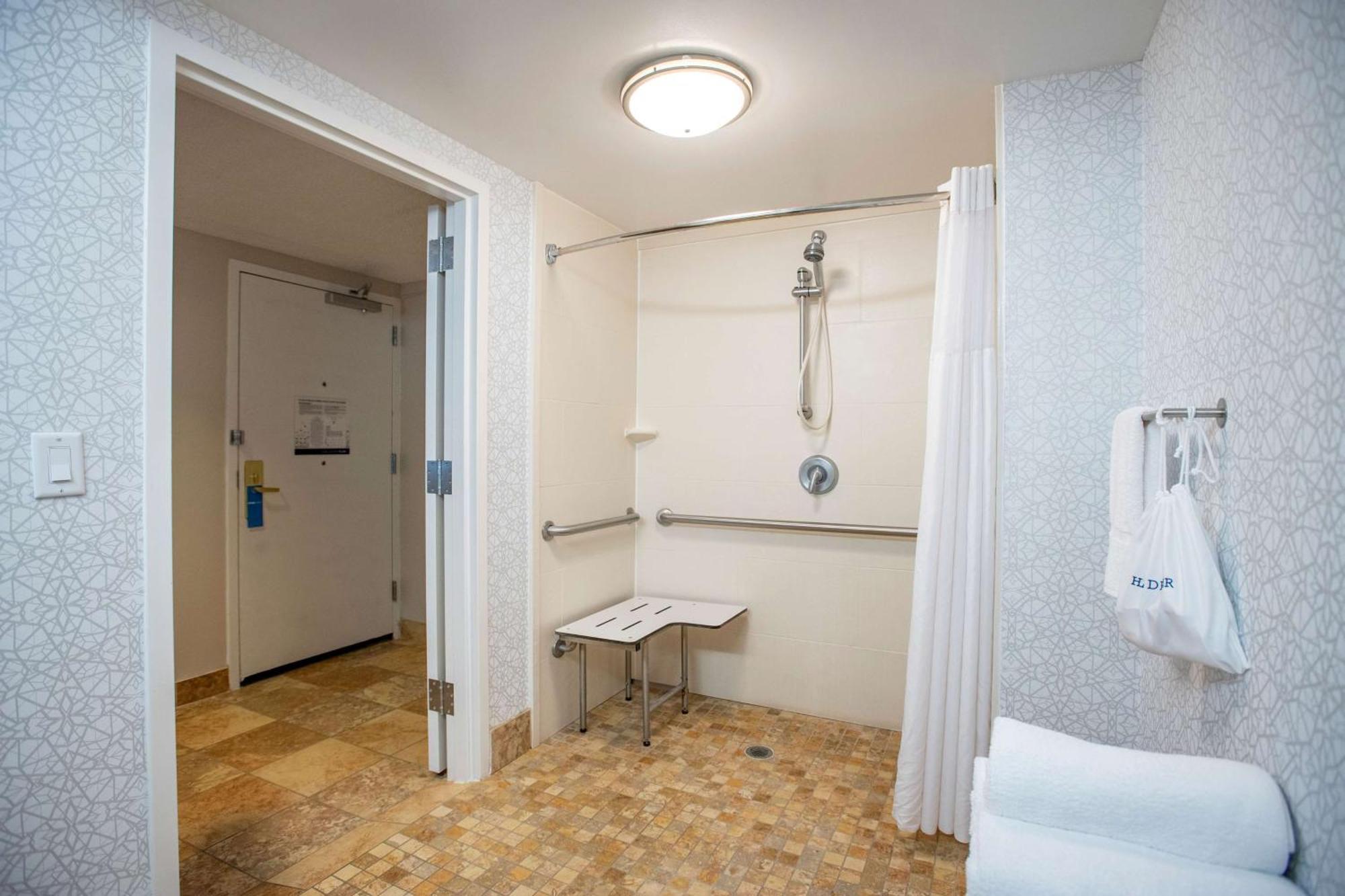 Hampton Pensacola-airport 3*