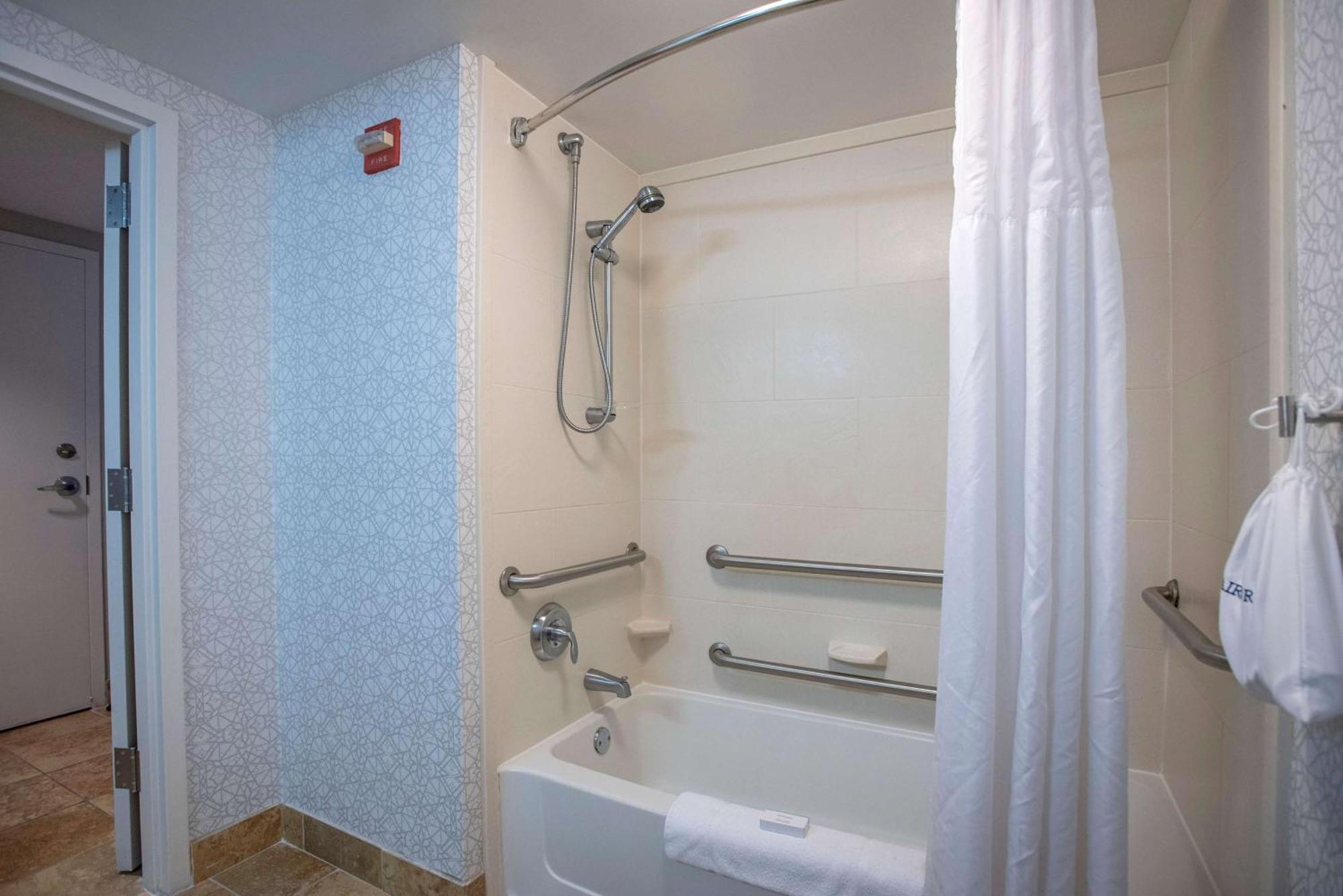 Hampton Pensacola-airport 3*