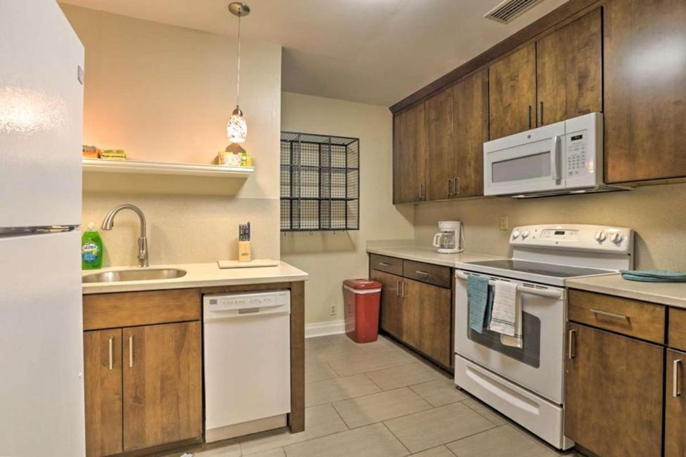 Escambia Apartment *