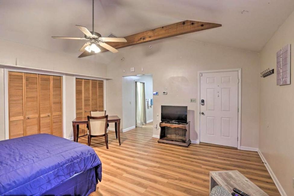 Escambia Apartment *