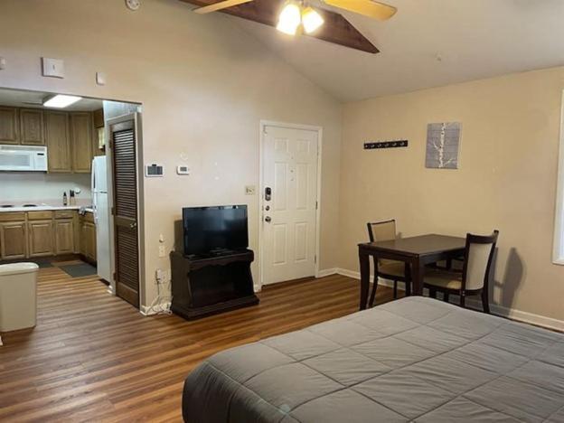 Escambia Apartment *