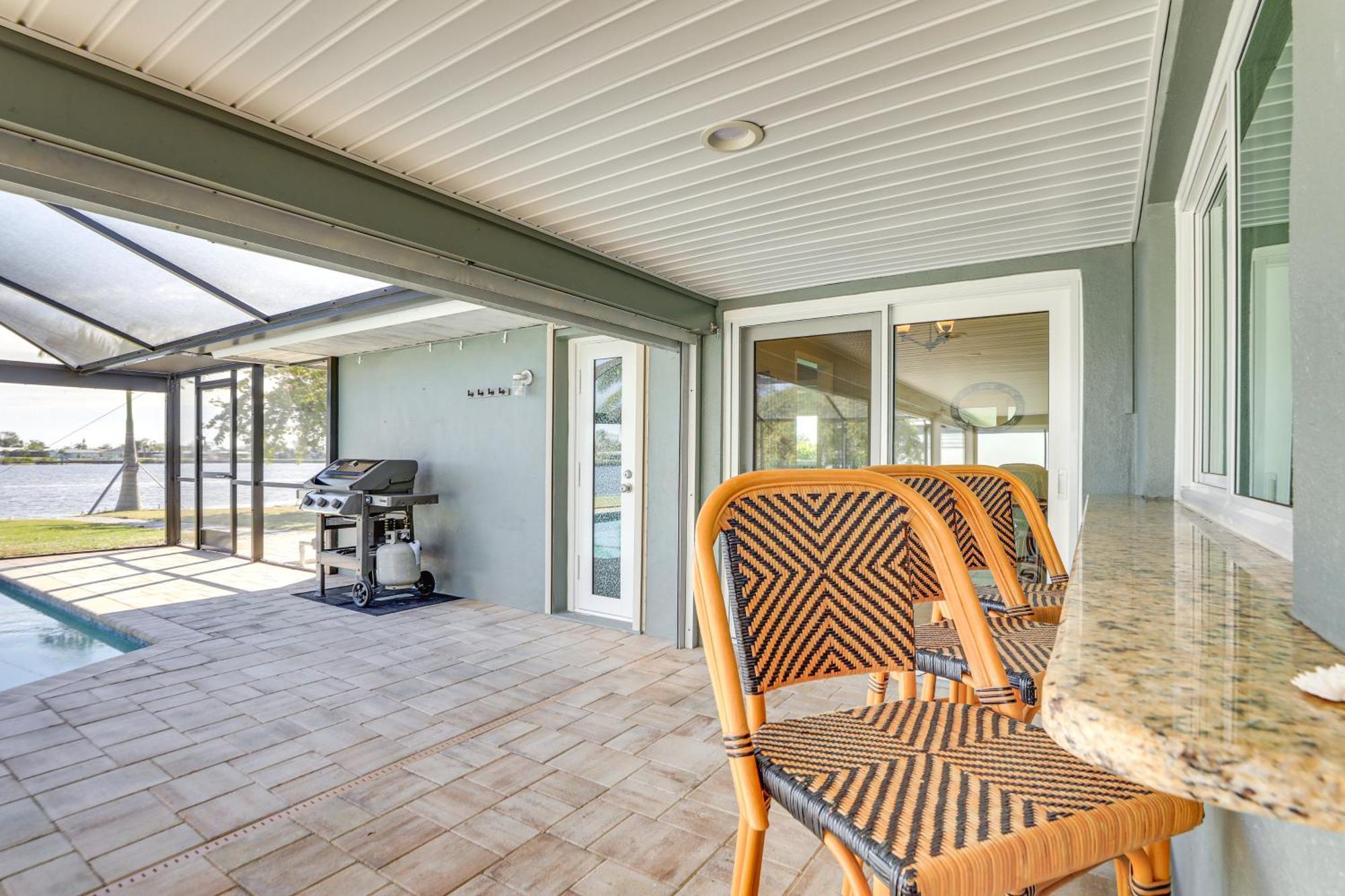 Waterfront With Pool And Lanai Holiday home *
