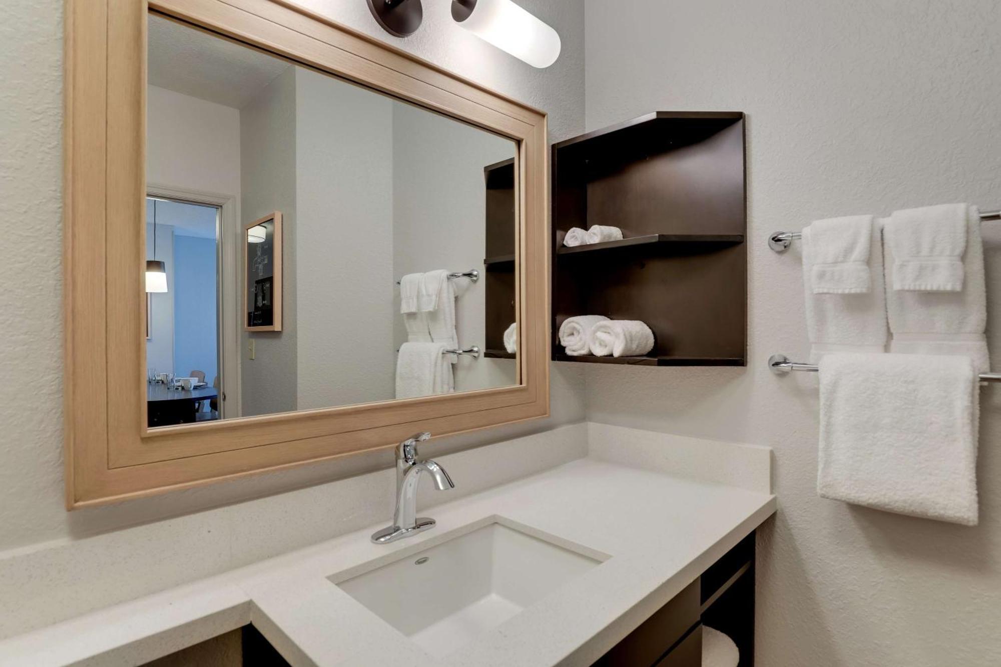 Hotel Sonesta Simply Miami Airport 2*