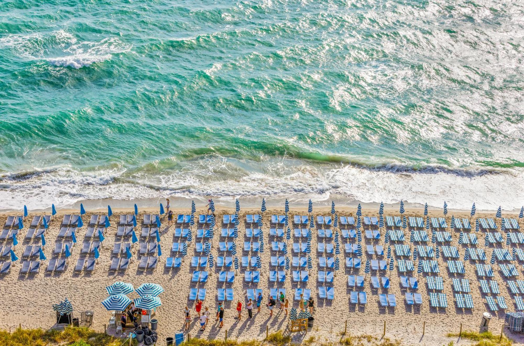 Sunset Bliss Resort: Oceanfront Escape With Rooftop Oasis Apartment *