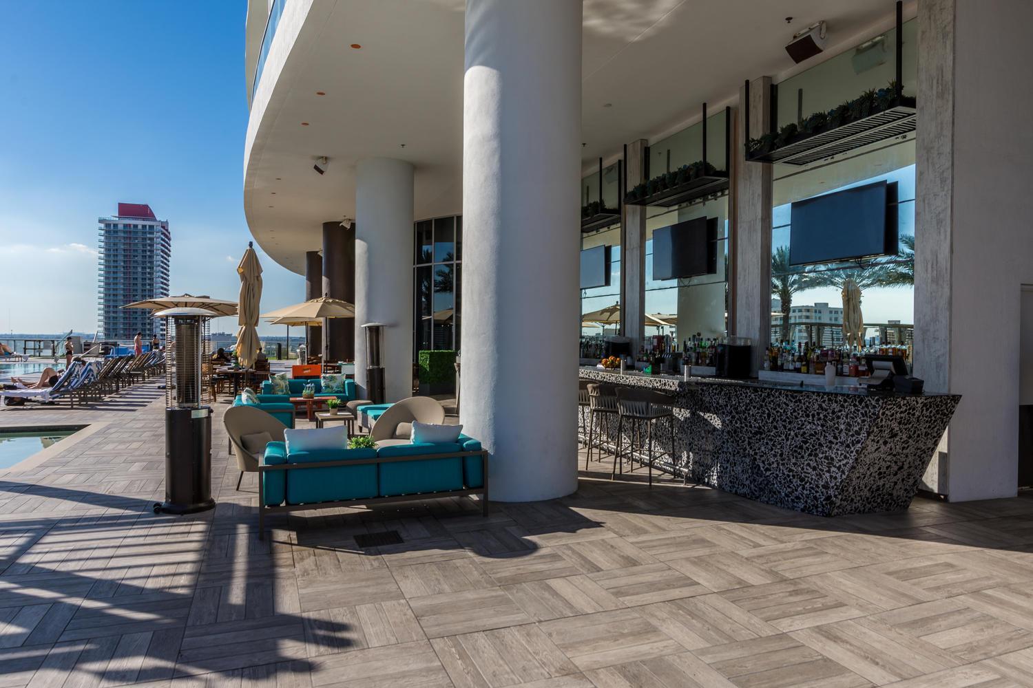 Apartment Sunset Bliss Resort: Oceanfront Escape With Rooftop Oasis Hollywood