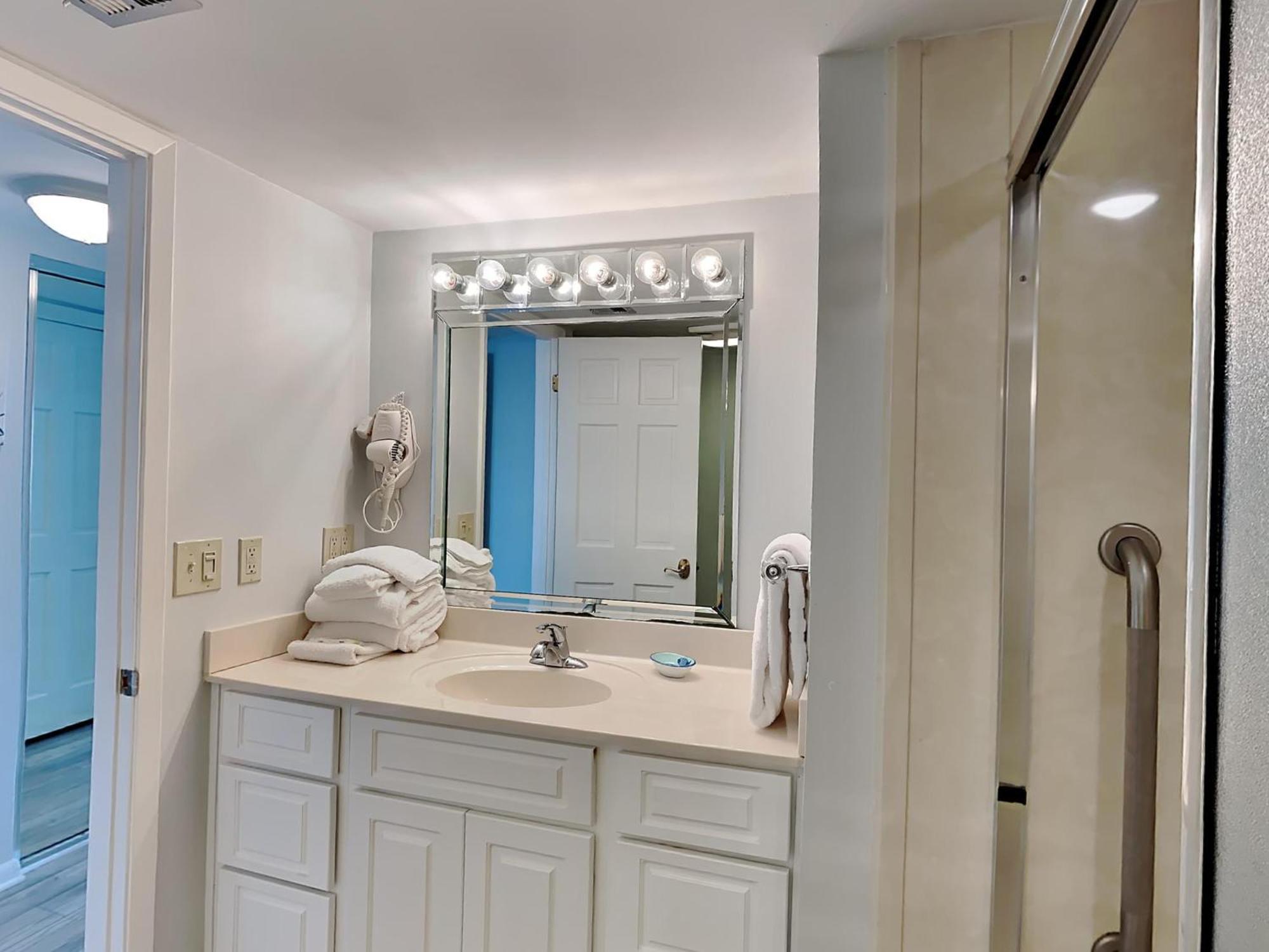 Surf Dweller 501 Apartment *