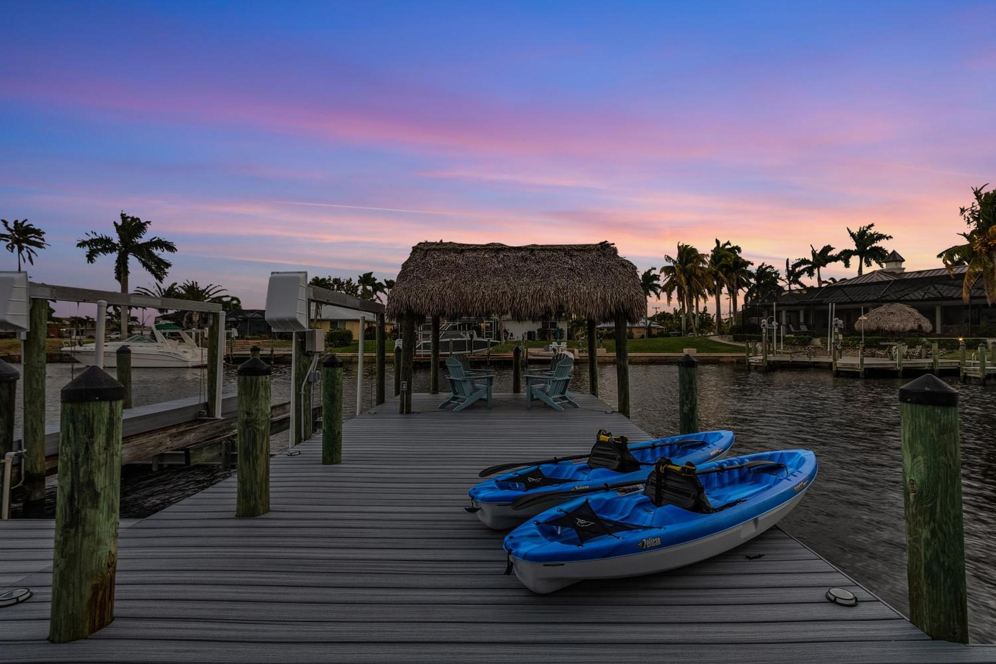 Minutes To The River! Dock, Tiki Hut, Heated Pool & And Awe! - Casa Luxe Palmera - Roelens