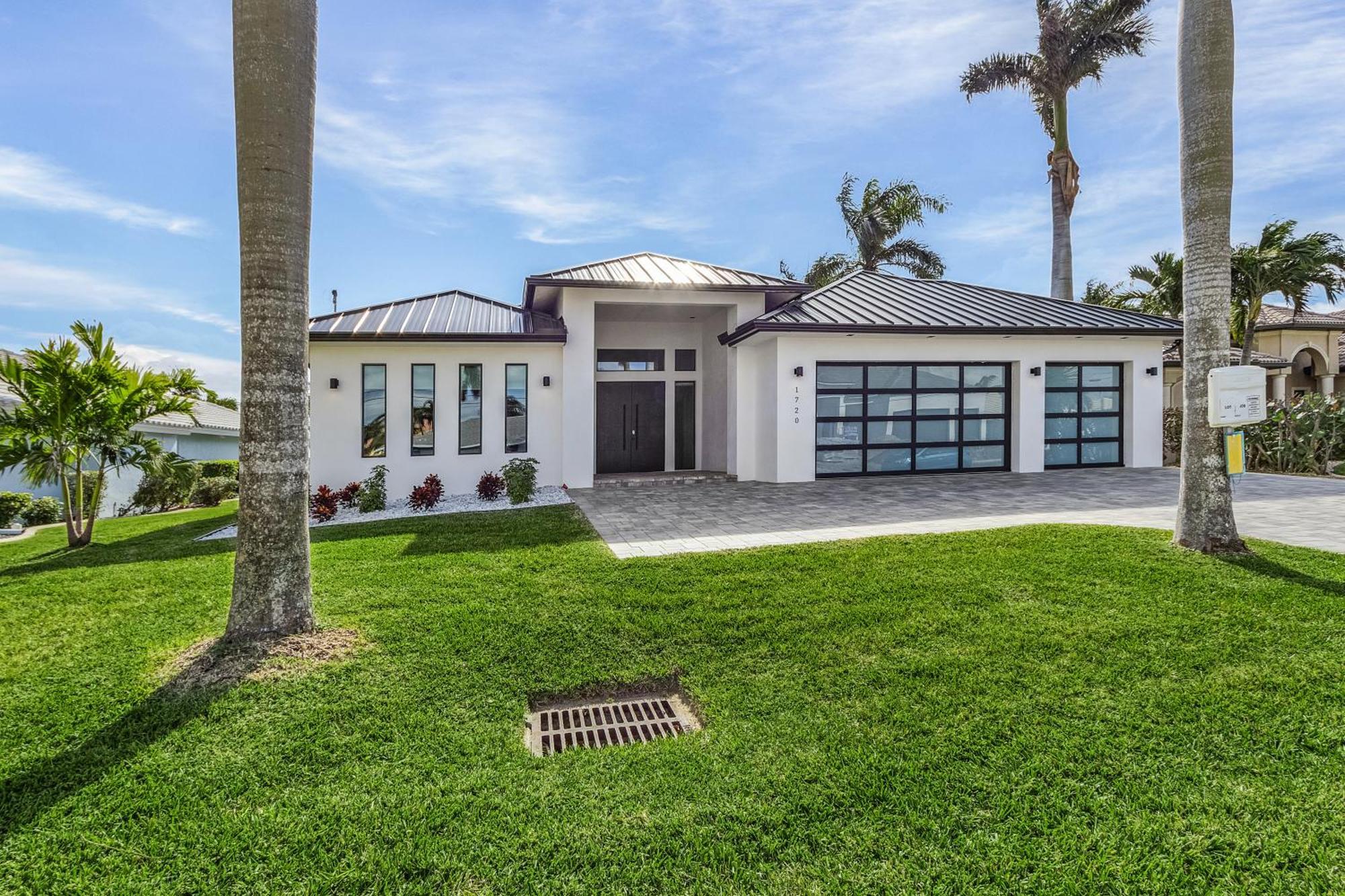 Minutes To The River! Dock, Tiki Hut, Heated Pool & And Awe! - Casa Luxe Palmera - Roelens Holiday home Cape Coral