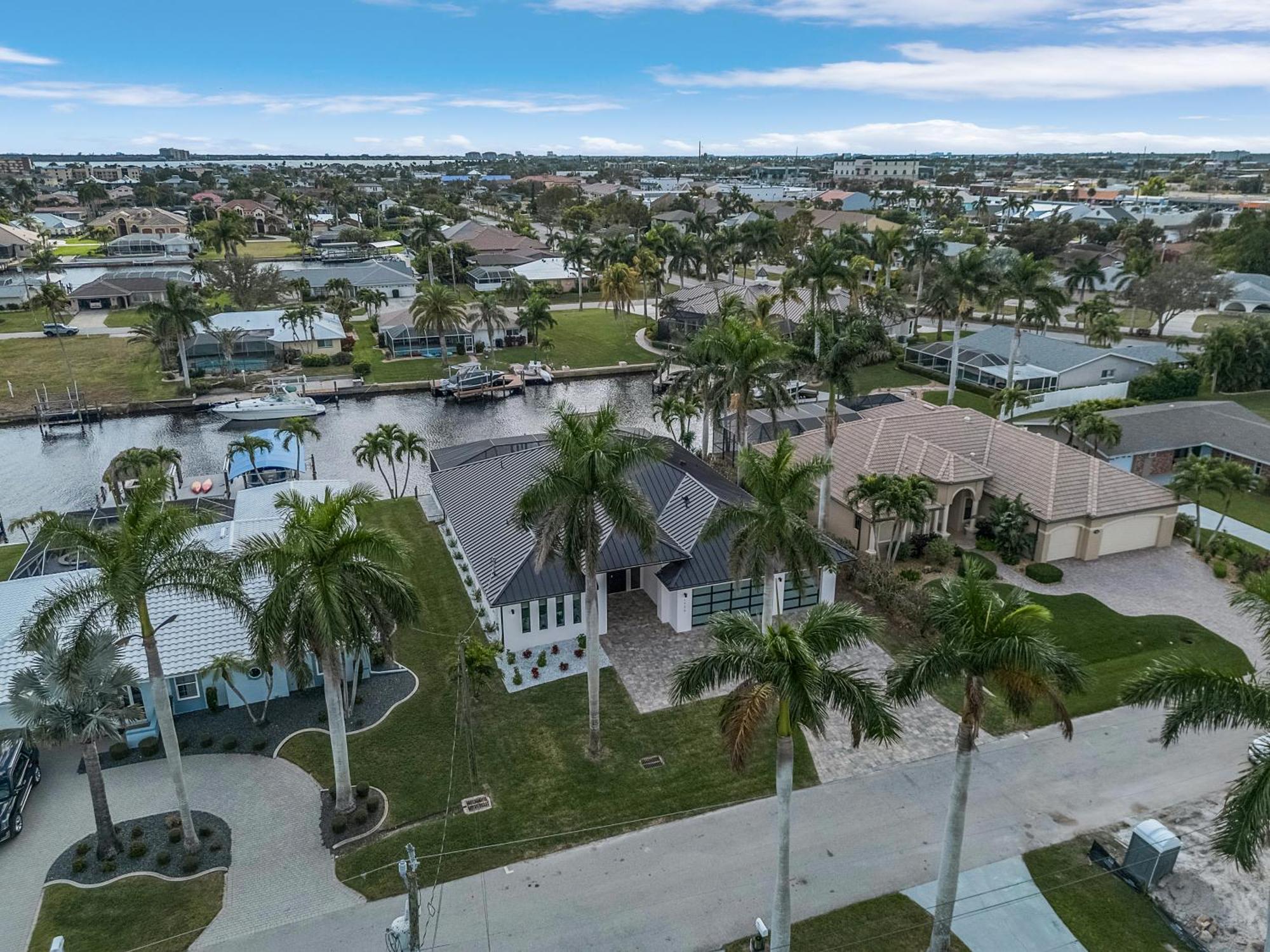 Minutes To The River! Dock, Tiki Hut, Heated Pool & And Awe! - Casa Luxe Palmera - Roelens Holiday home *