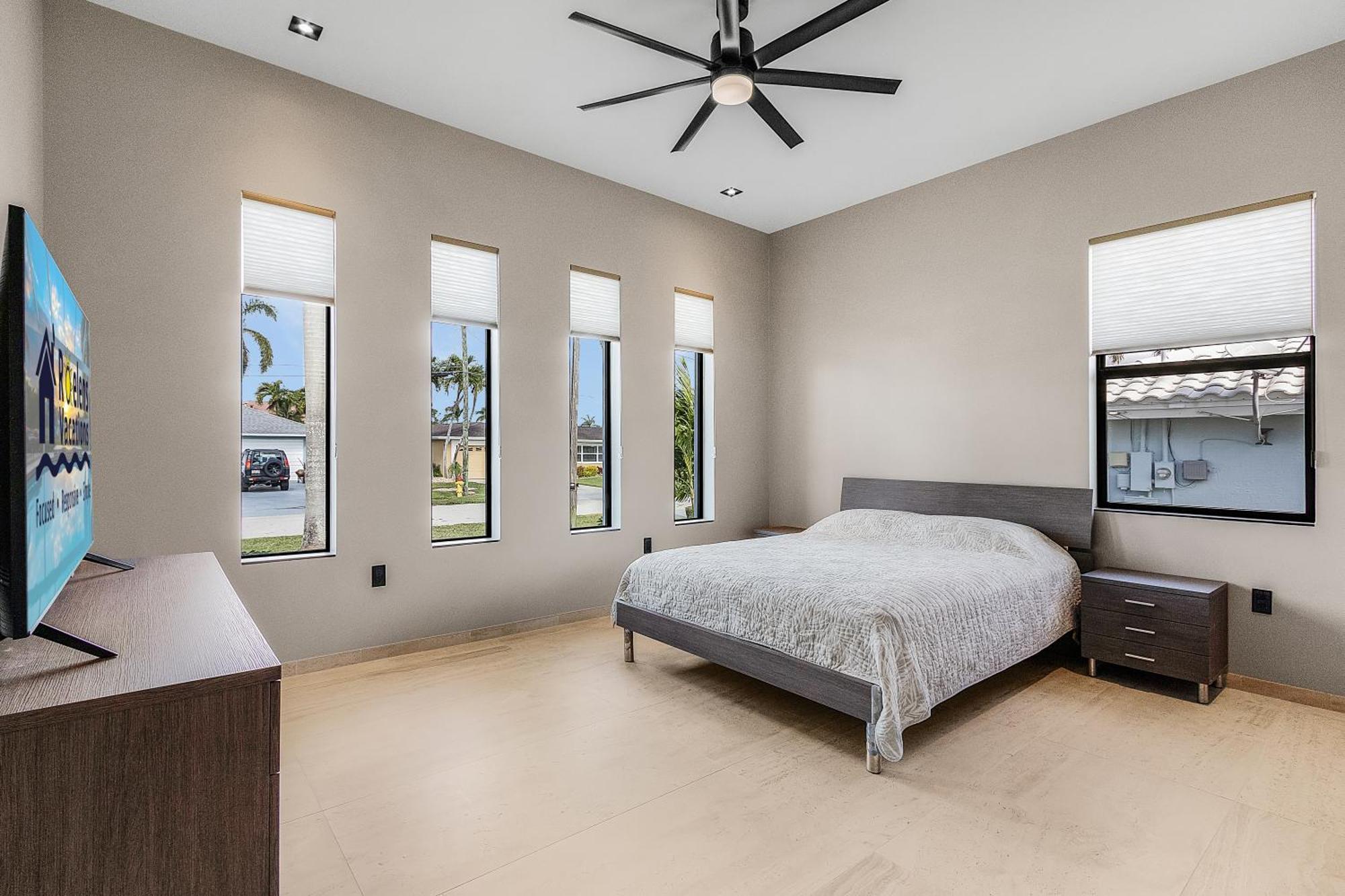 Minutes To The River! Dock, Tiki Hut, Heated Pool & And Awe! - Casa Luxe Palmera - Roelens * Cape Coral
