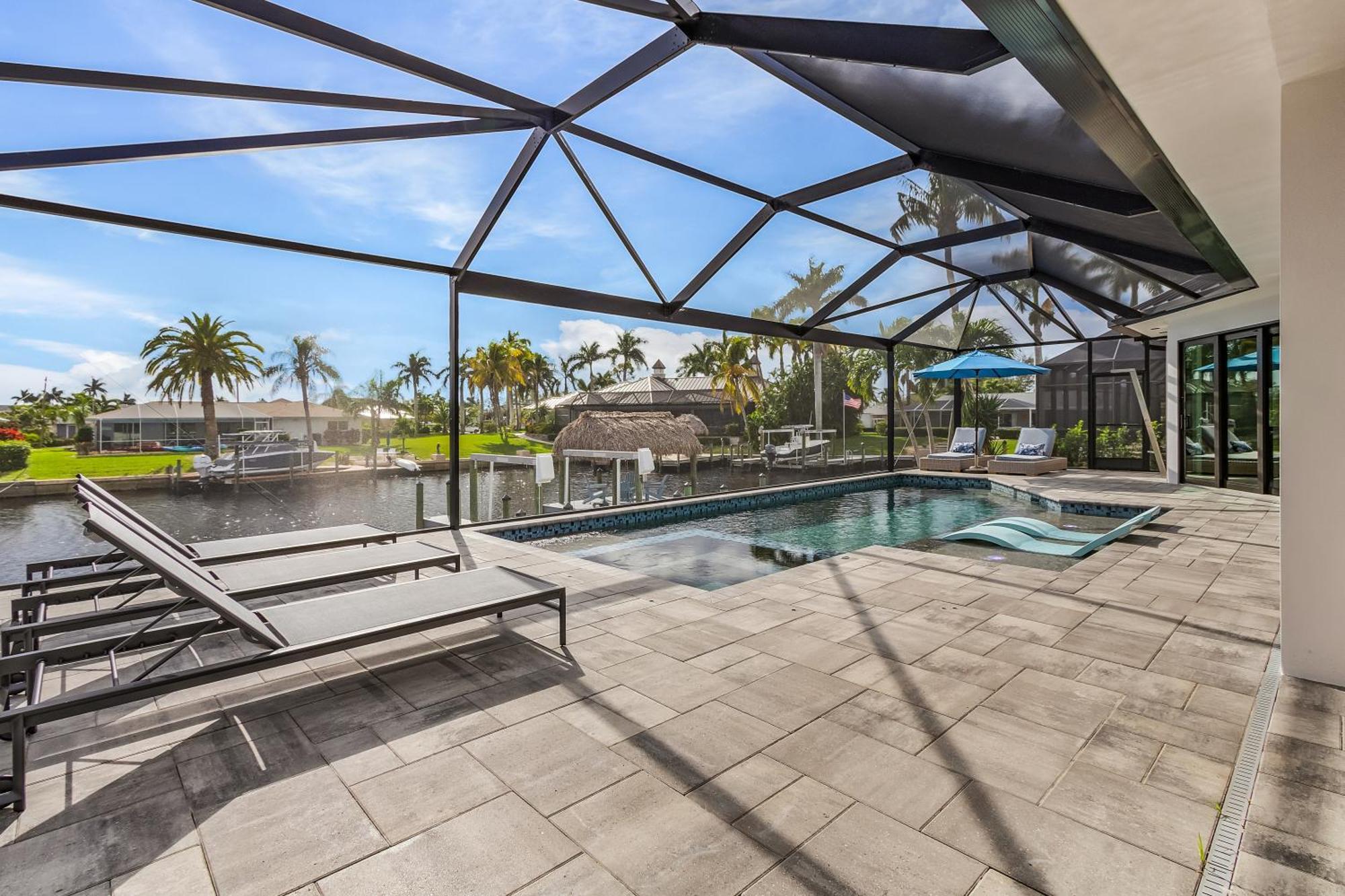 Minutes To The River! Dock, Tiki Hut, Heated Pool & And Awe! - Casa Luxe Palmera - Roelens * Cape Coral