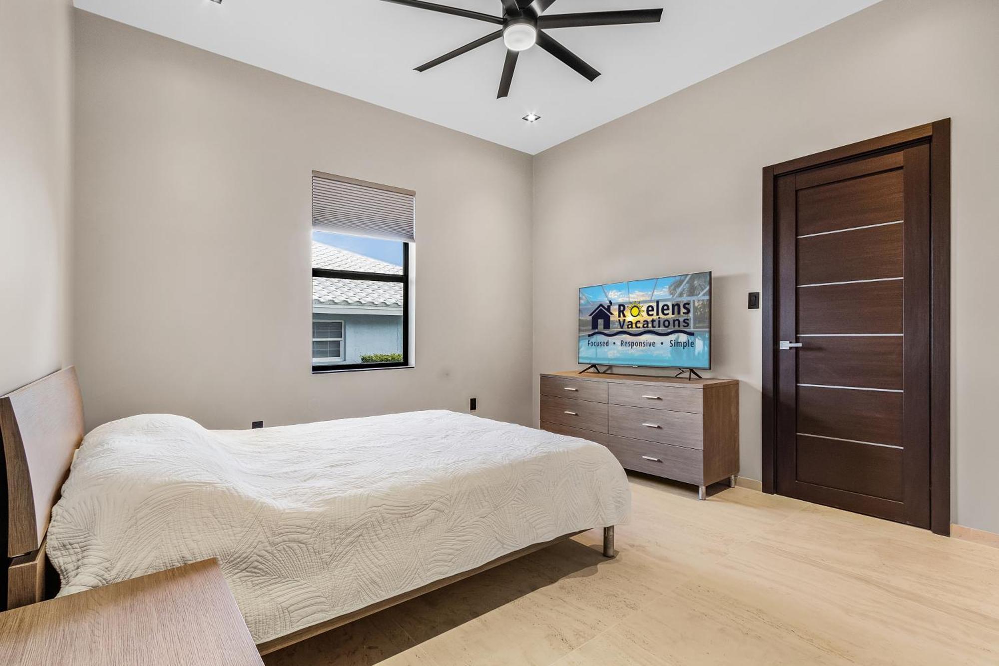 Holiday home Minutes To The River! Dock, Tiki Hut, Heated Pool & And Awe! - Casa Luxe Palmera - Roelens Cape Coral