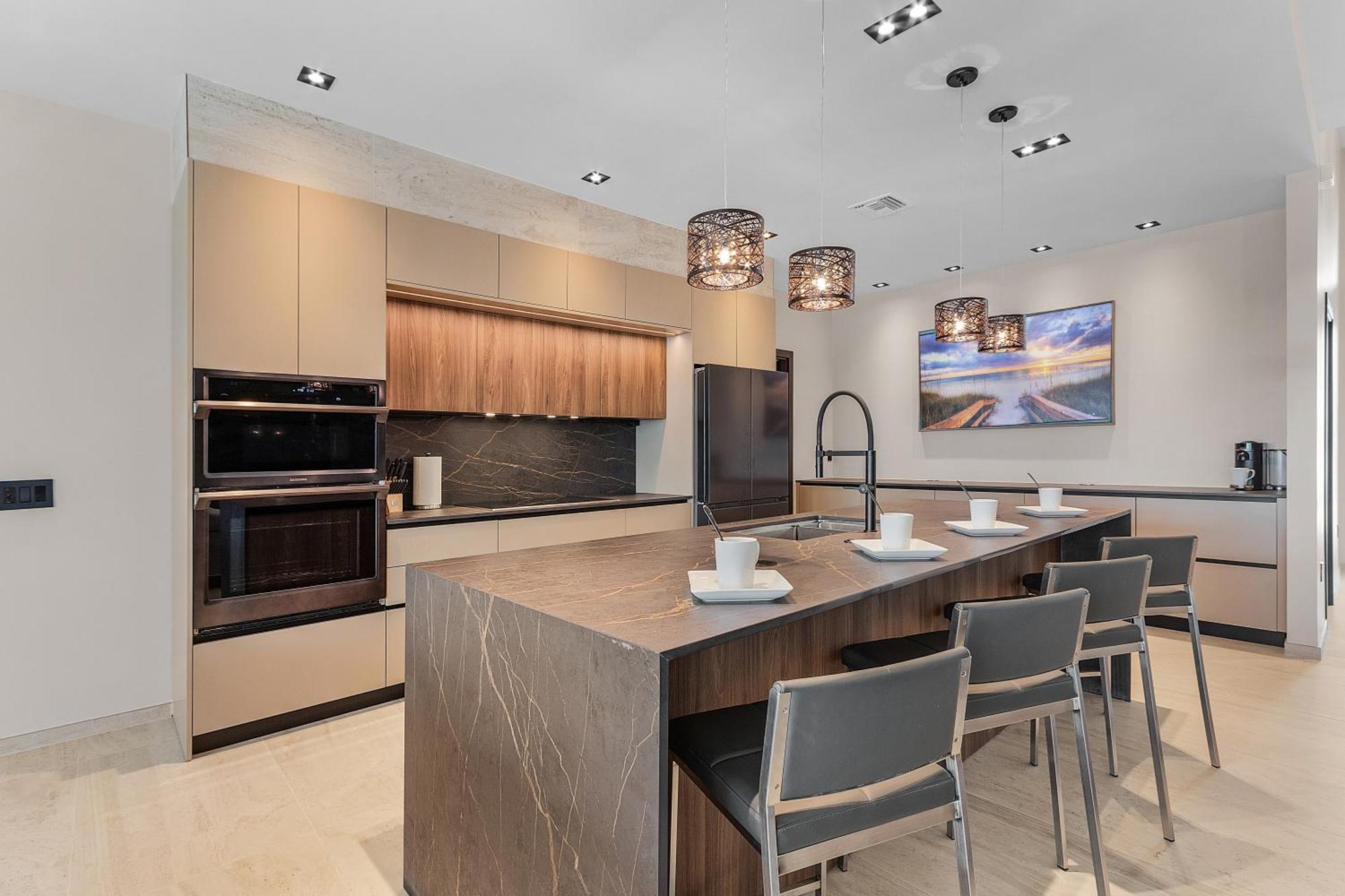 Minutes To The River! Dock, Tiki Hut, Heated Pool & And Awe! - Casa Luxe Palmera - Roelens * Cape Coral
