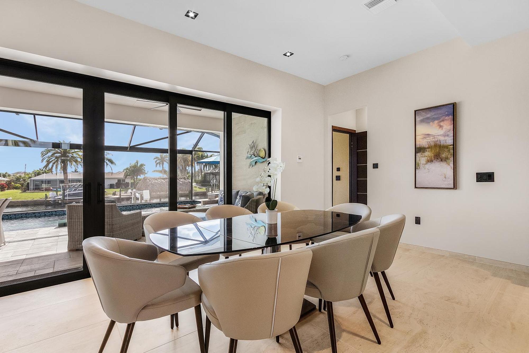 Holiday home Minutes To The River! Dock, Tiki Hut, Heated Pool & And Awe! - Casa Luxe Palmera - Roelens Cape Coral