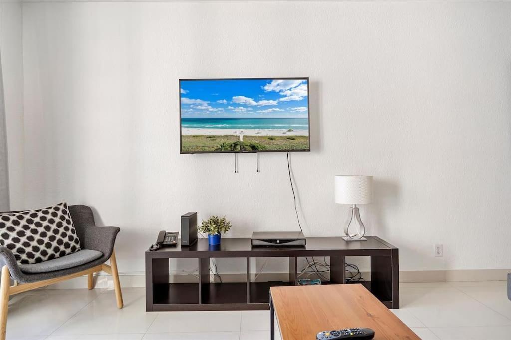 Apartment Beachfront 2 Bedroom At Tides 8th Floor