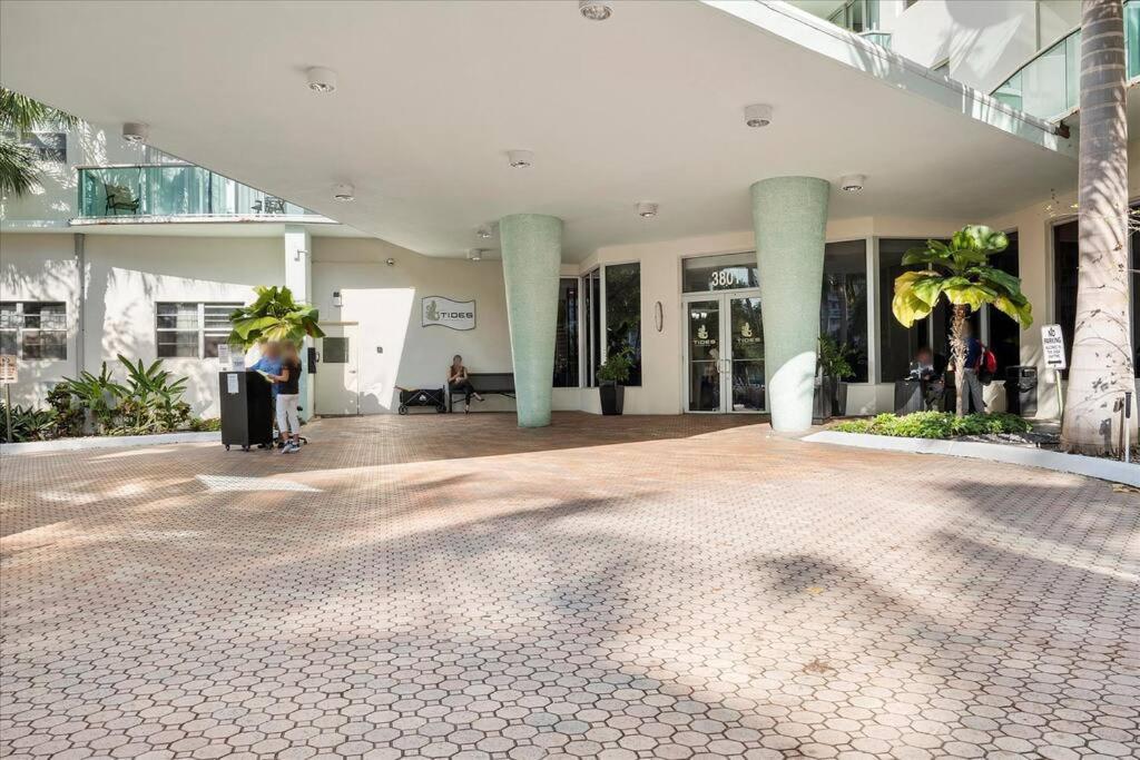 Beachfront 2 Bedroom At Tides 8th Floor Apartment *