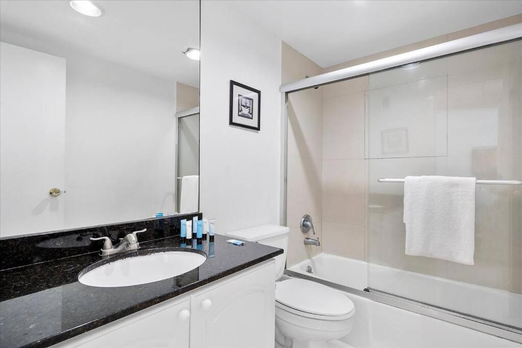 Beachfront 2 Bedroom At Tides 8th Floor *