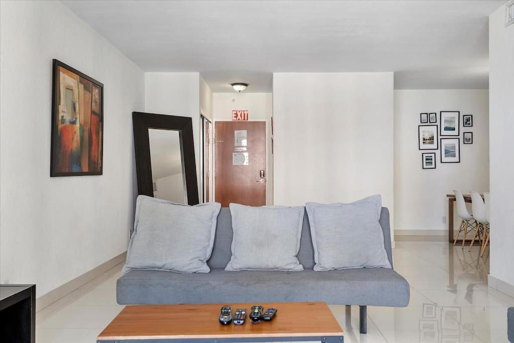 Beachfront 2 Bedroom At Tides 8th Floor