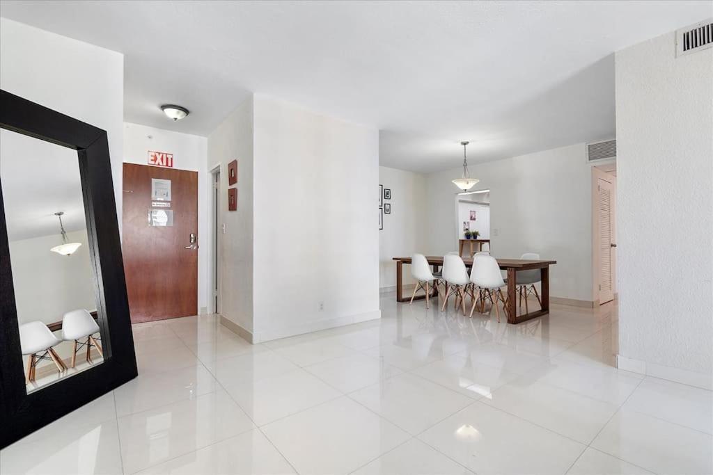 Beachfront 2 Bedroom At Tides 8th Floor Apartment