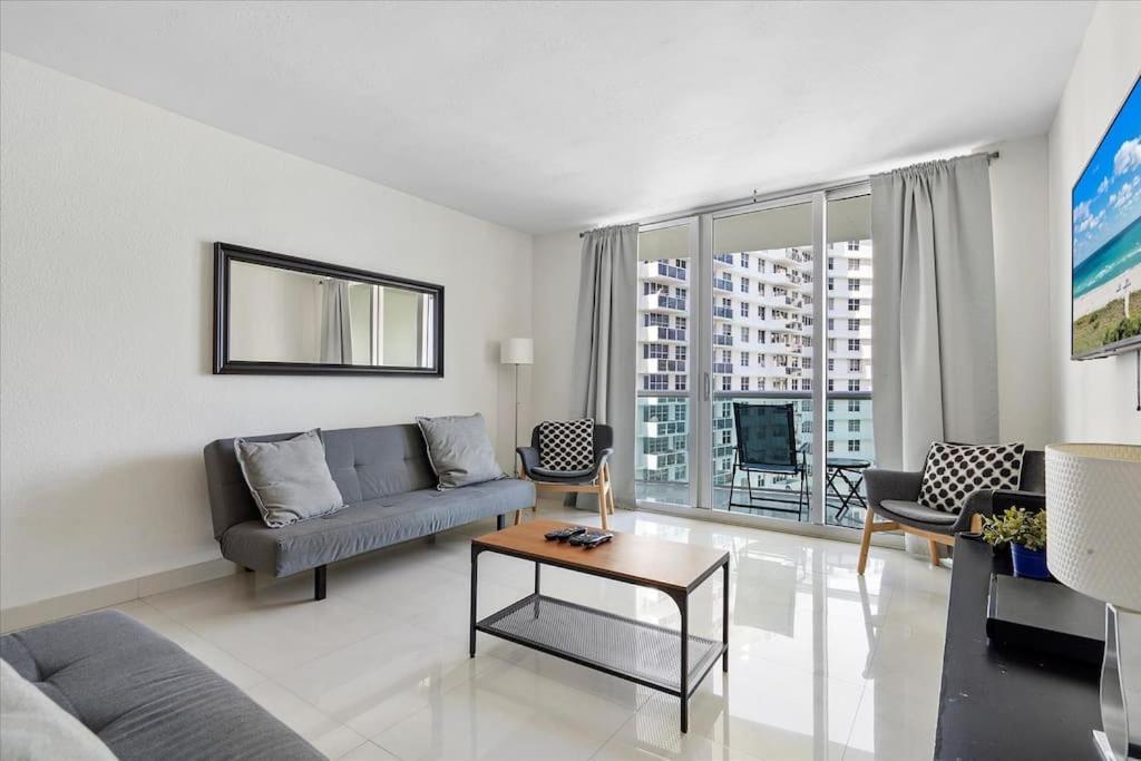 Beachfront 2 Bedroom At Tides 8th Floor