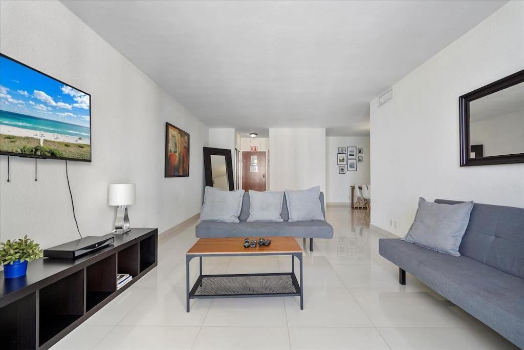 Beachfront 2 Bedroom At Tides 8th Floor Apartment *