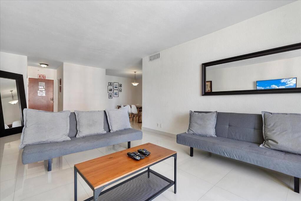 Beachfront 2 Bedroom At Tides 8th Floor *