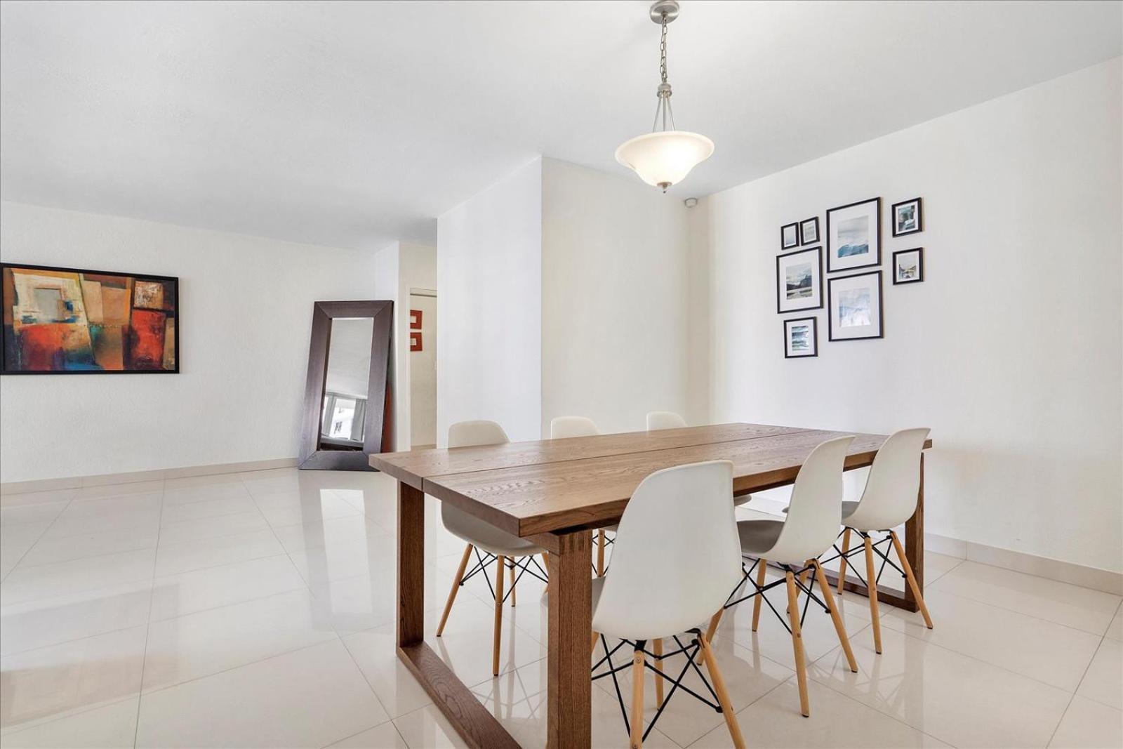 Beachfront 2 Bedroom At Tides 8th Floor Apartment *